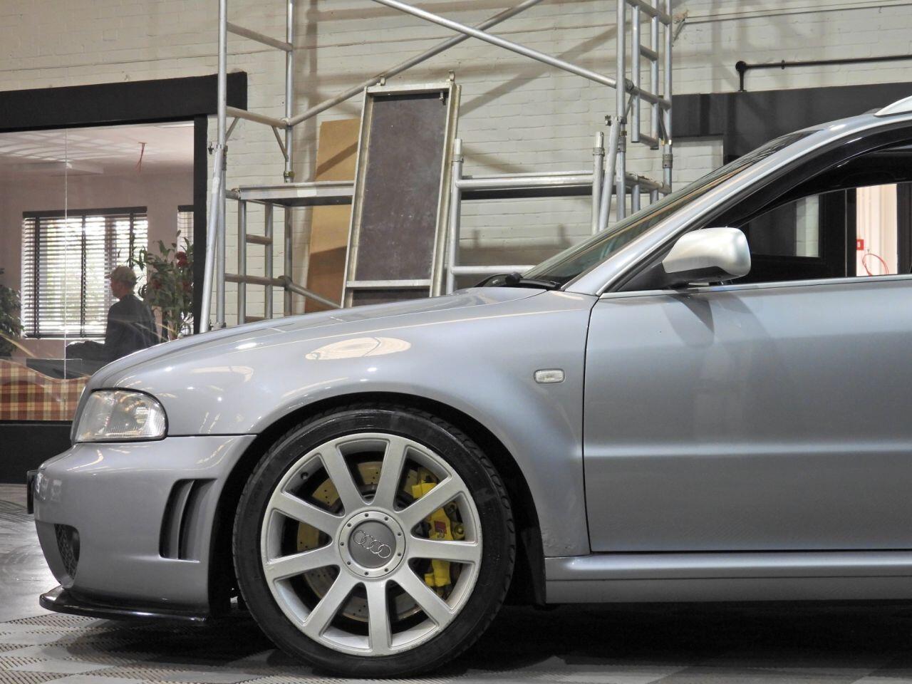 Audi RS4 view 17
