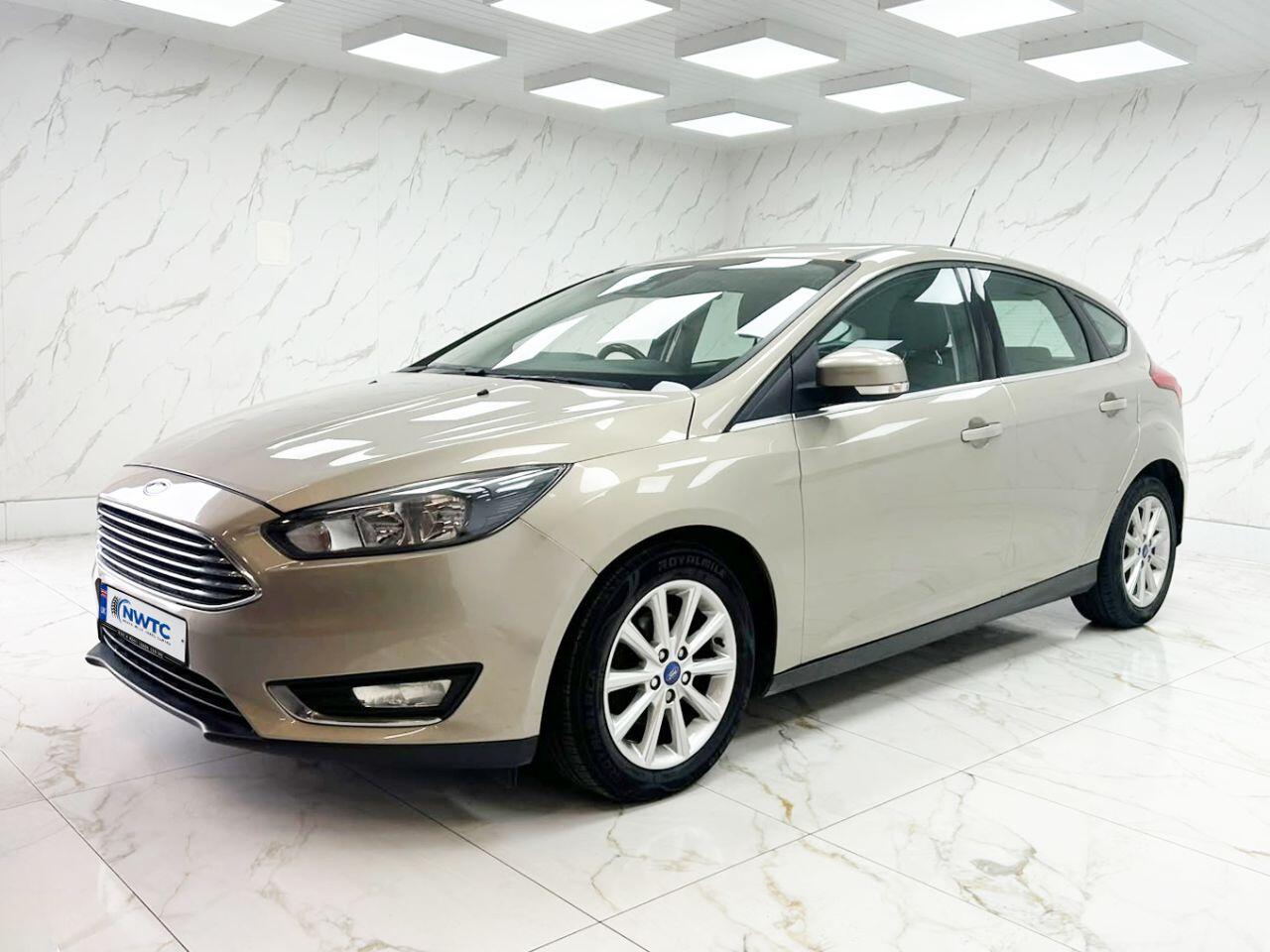 Ford Focus view 6