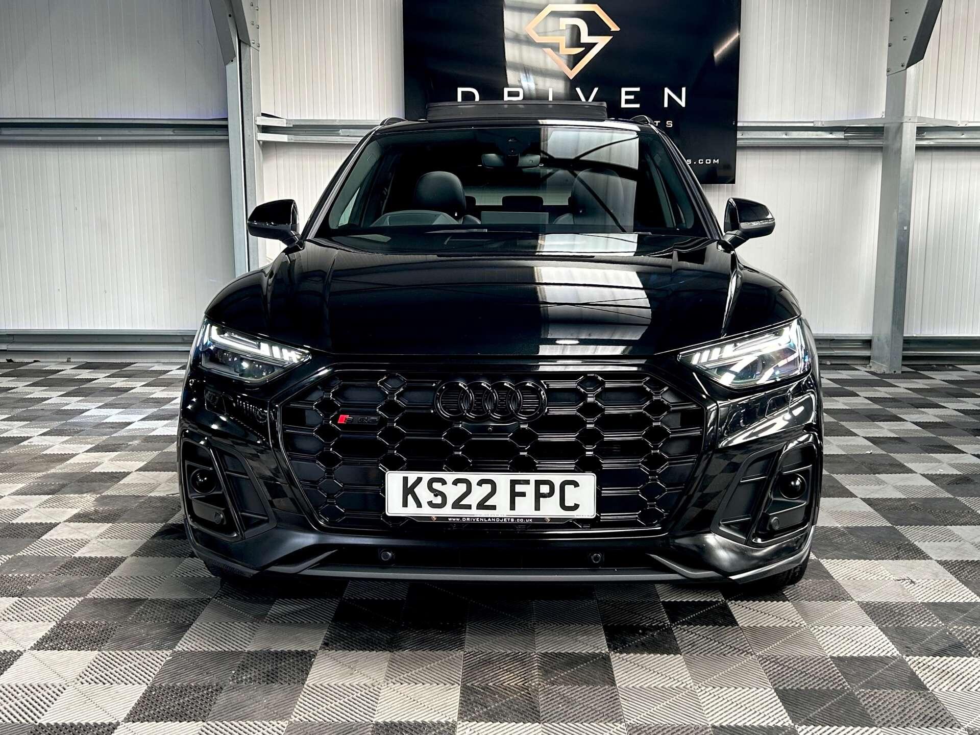 Audi Q5 view 8