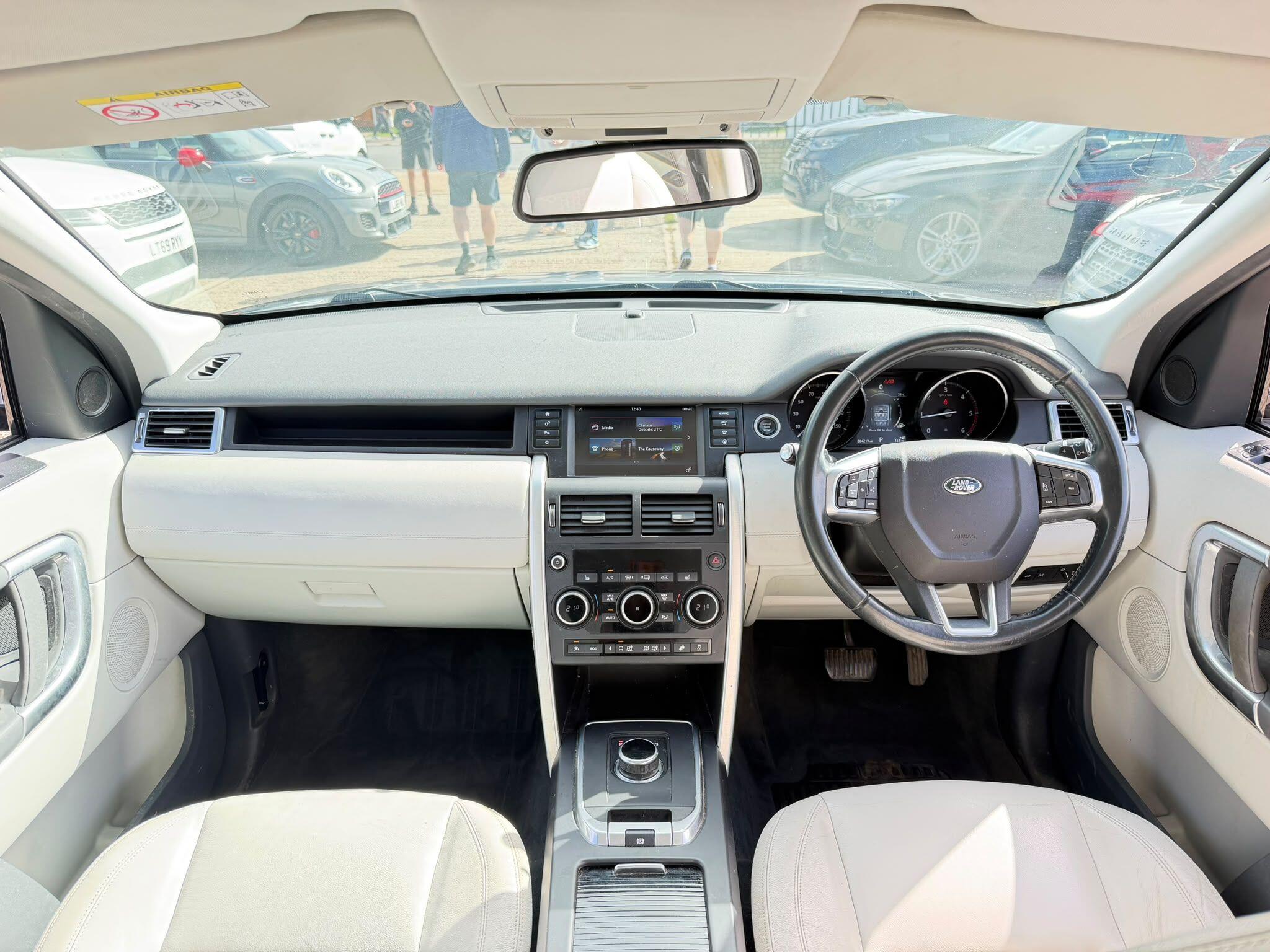 Land Rover Discovery Sport view 11