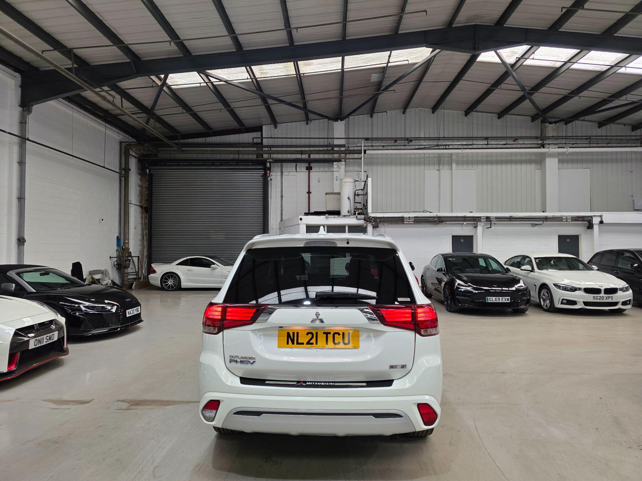 Mitsubishi Outlander view 4