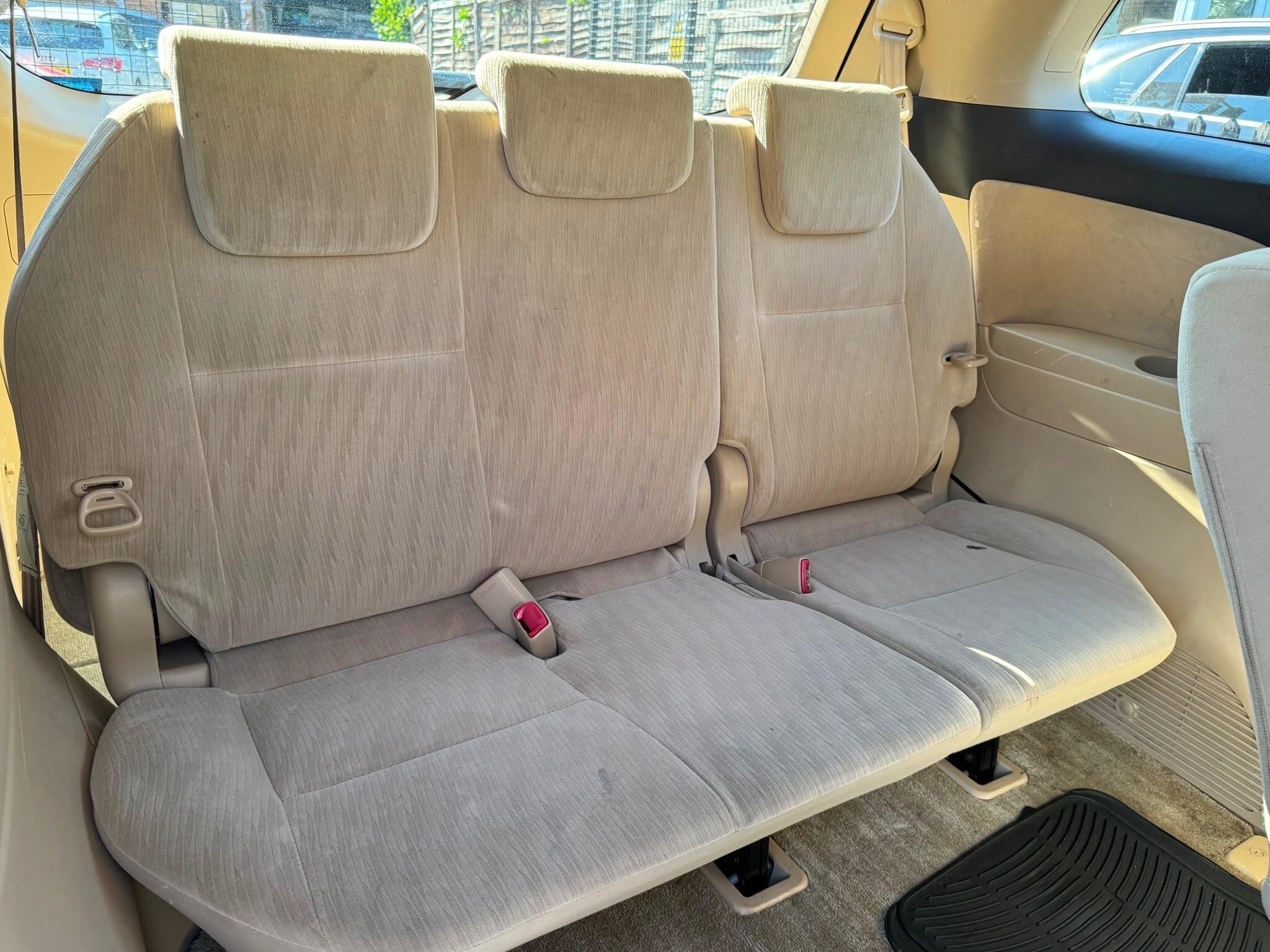 Toyota Estima view 18