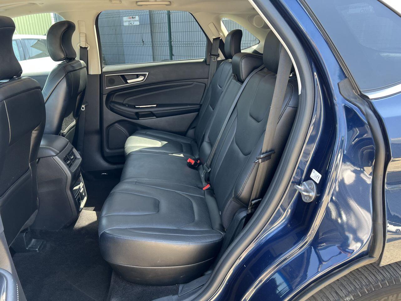 Ford Edge view 32
