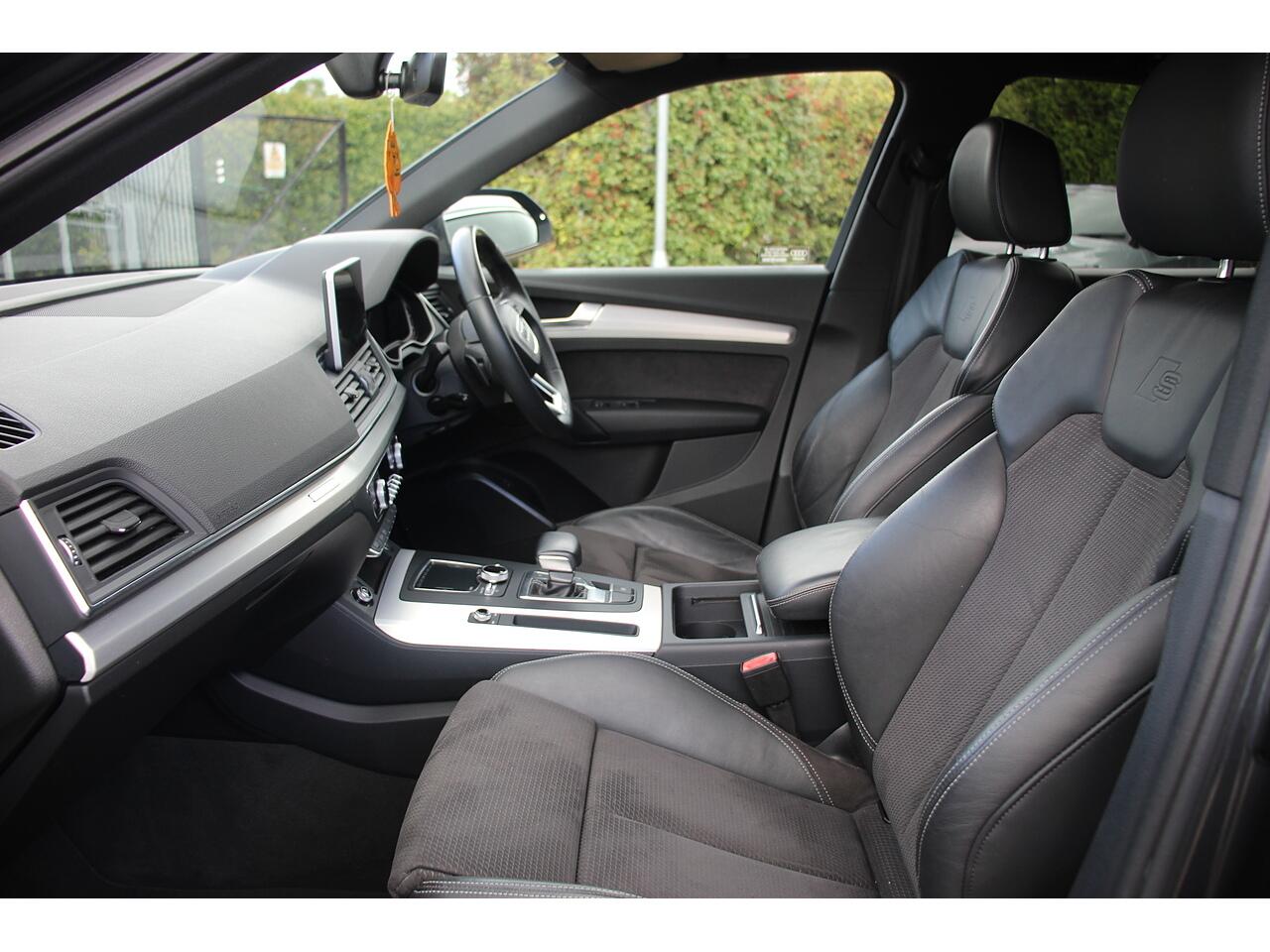 Audi Q5 view 17