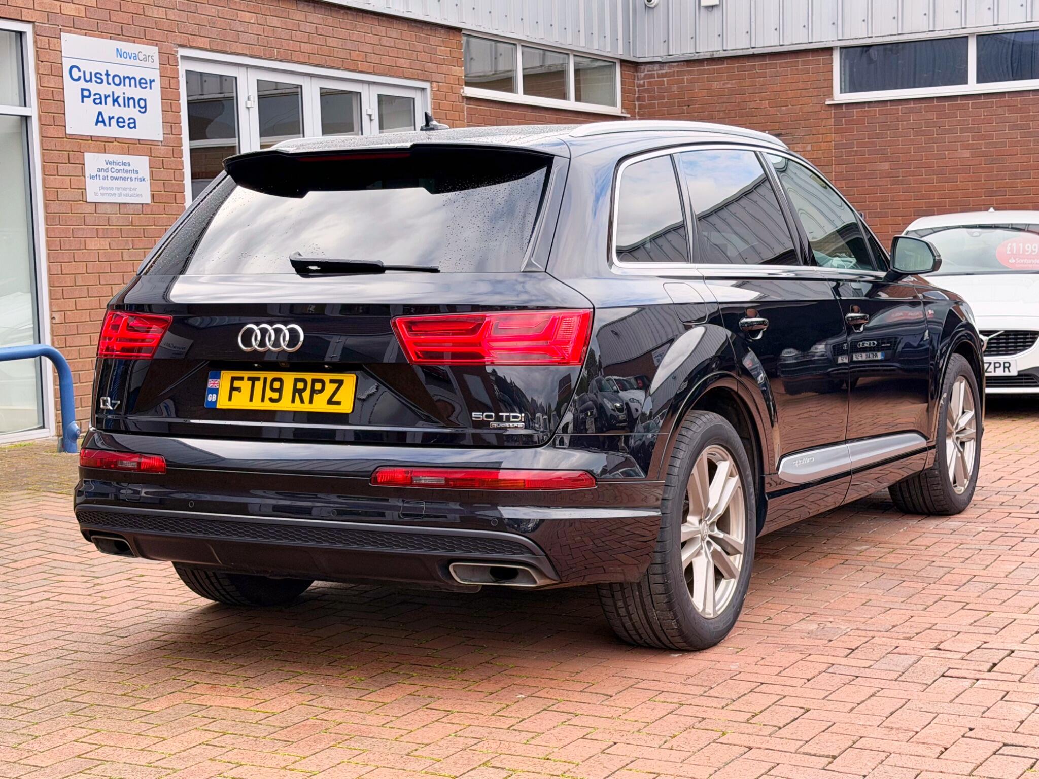 Audi Q7 view 22