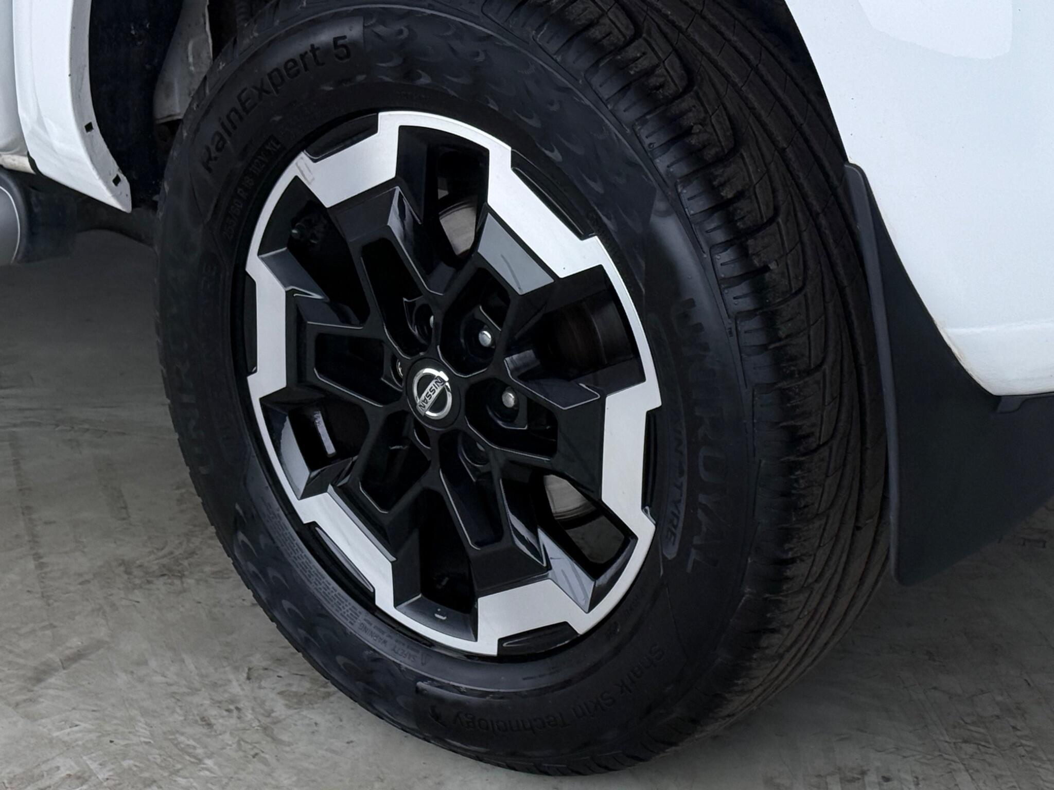 Nissan Navara view 8