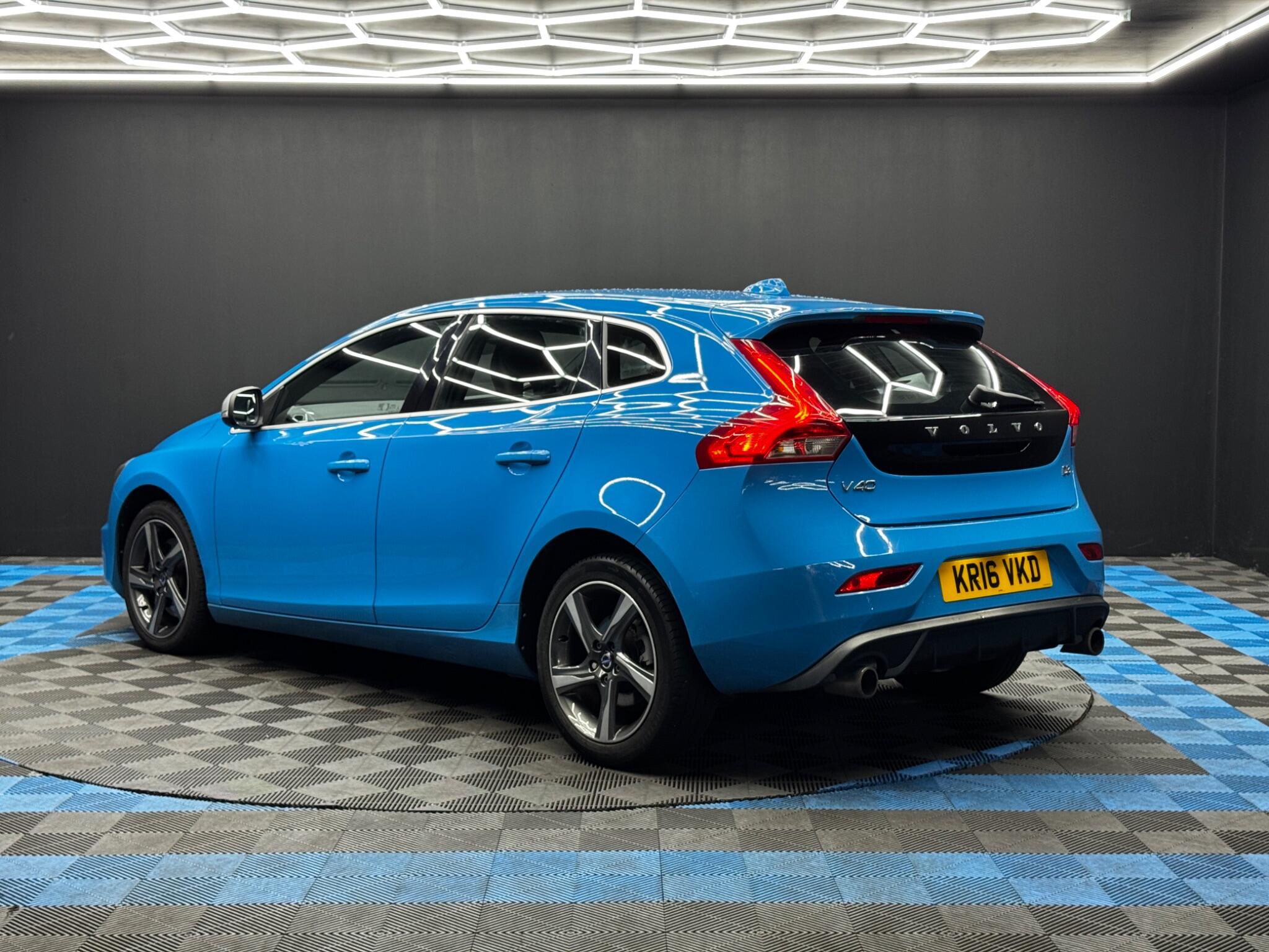 Volvo V40 view 7