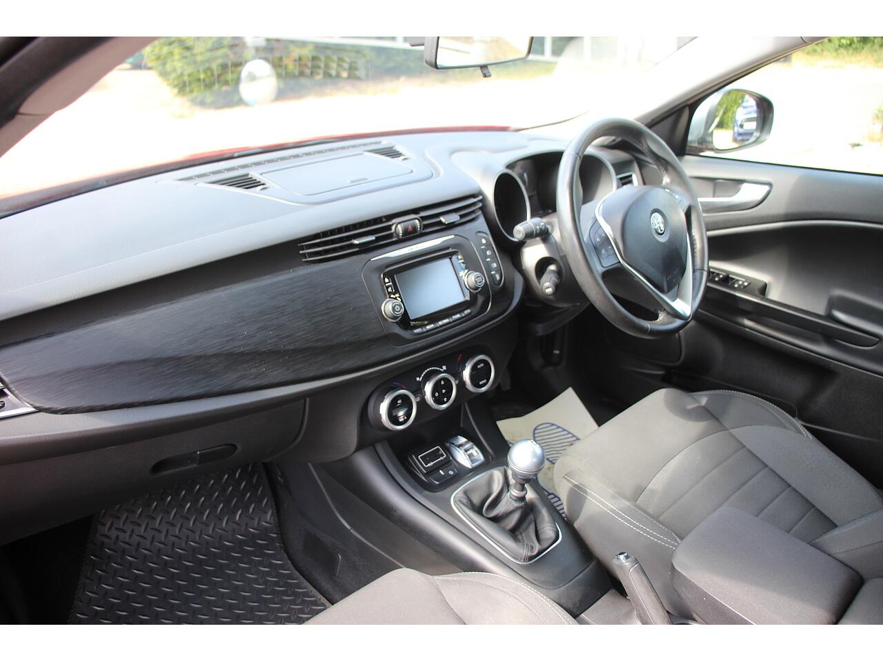 Alfa Romeo Giulietta view 14