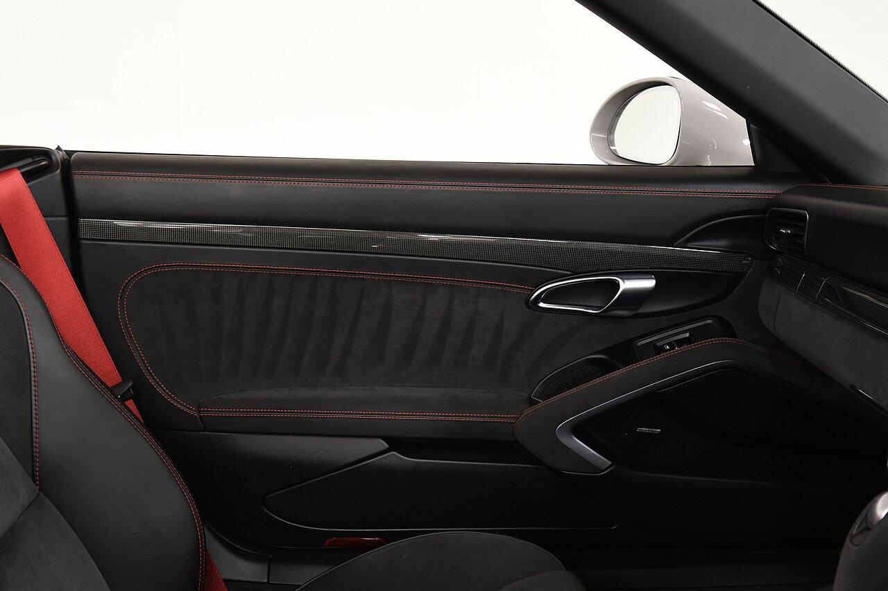 Porsche 911 view 13