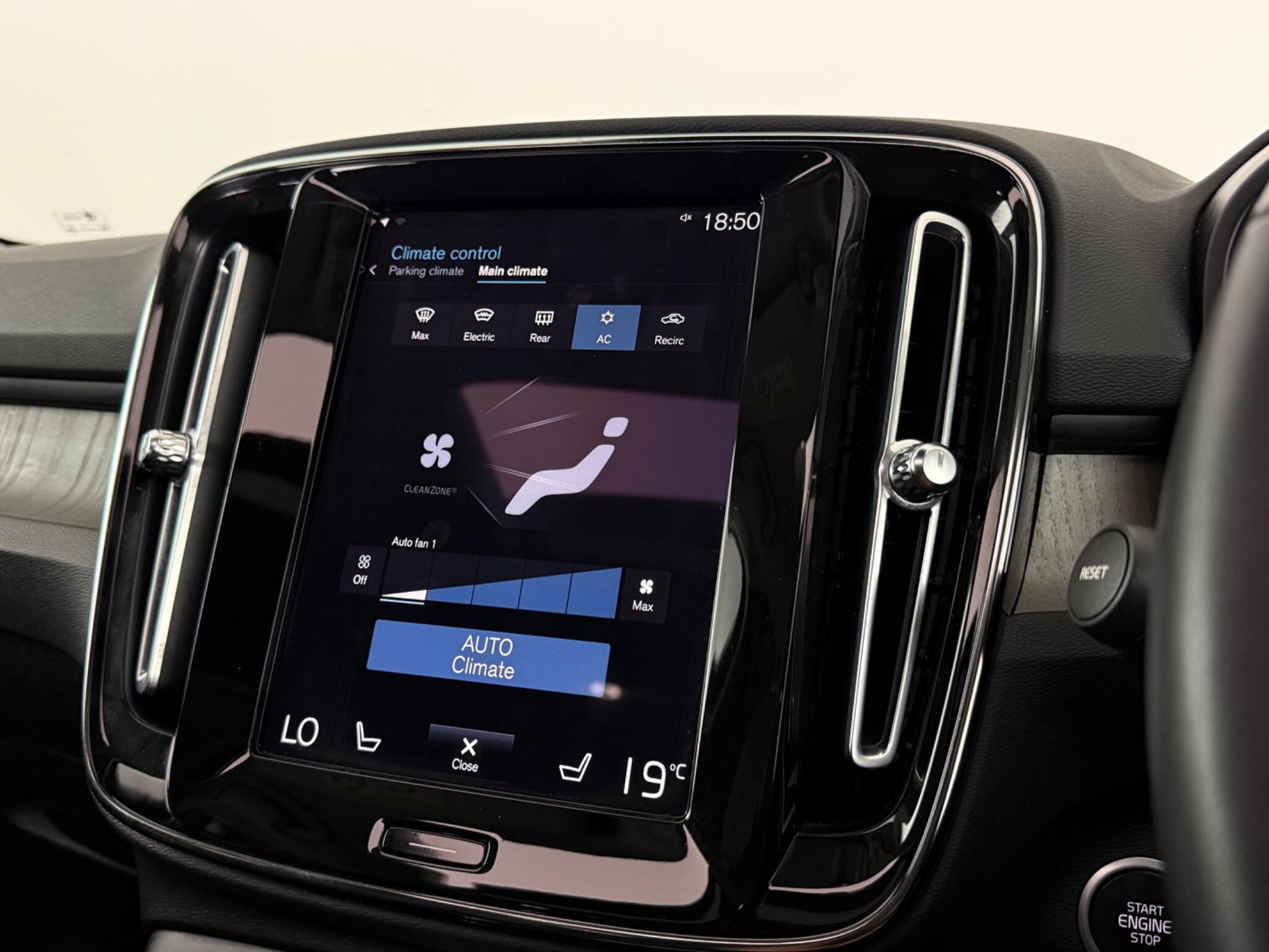 Volvo XC40 view 21