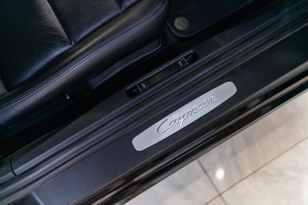 Porsche Cayman view 18