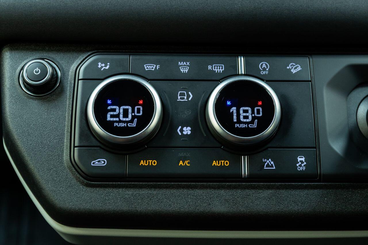 Land Rover Defender 110 view 34
