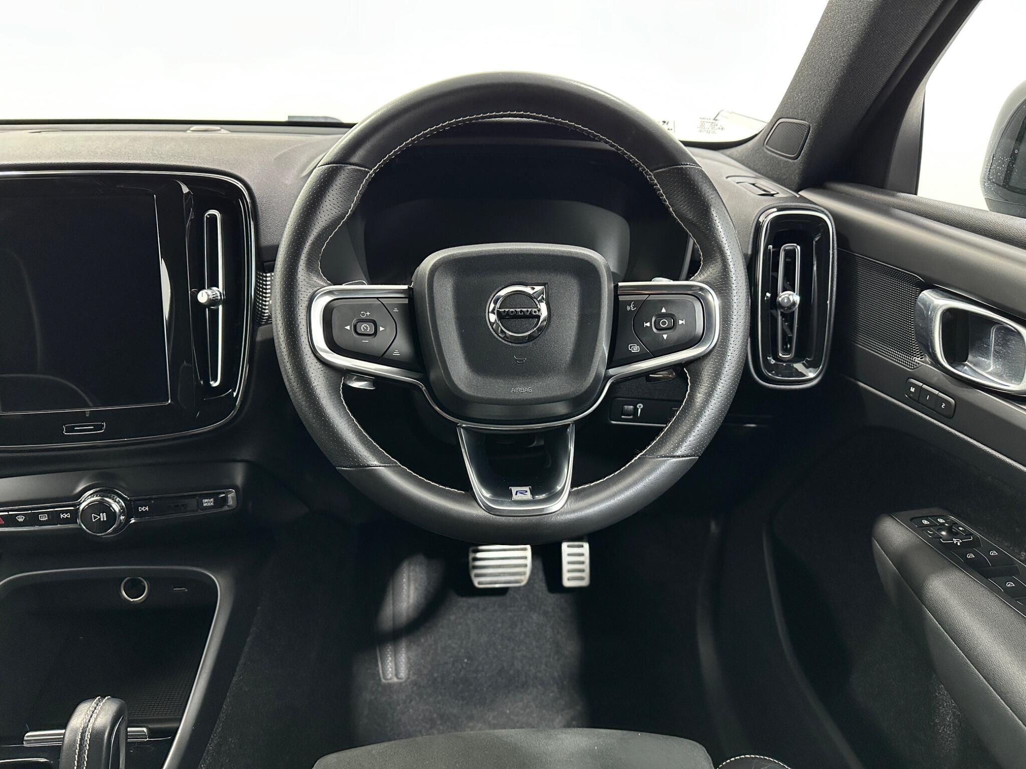 Volvo XC40 view 13