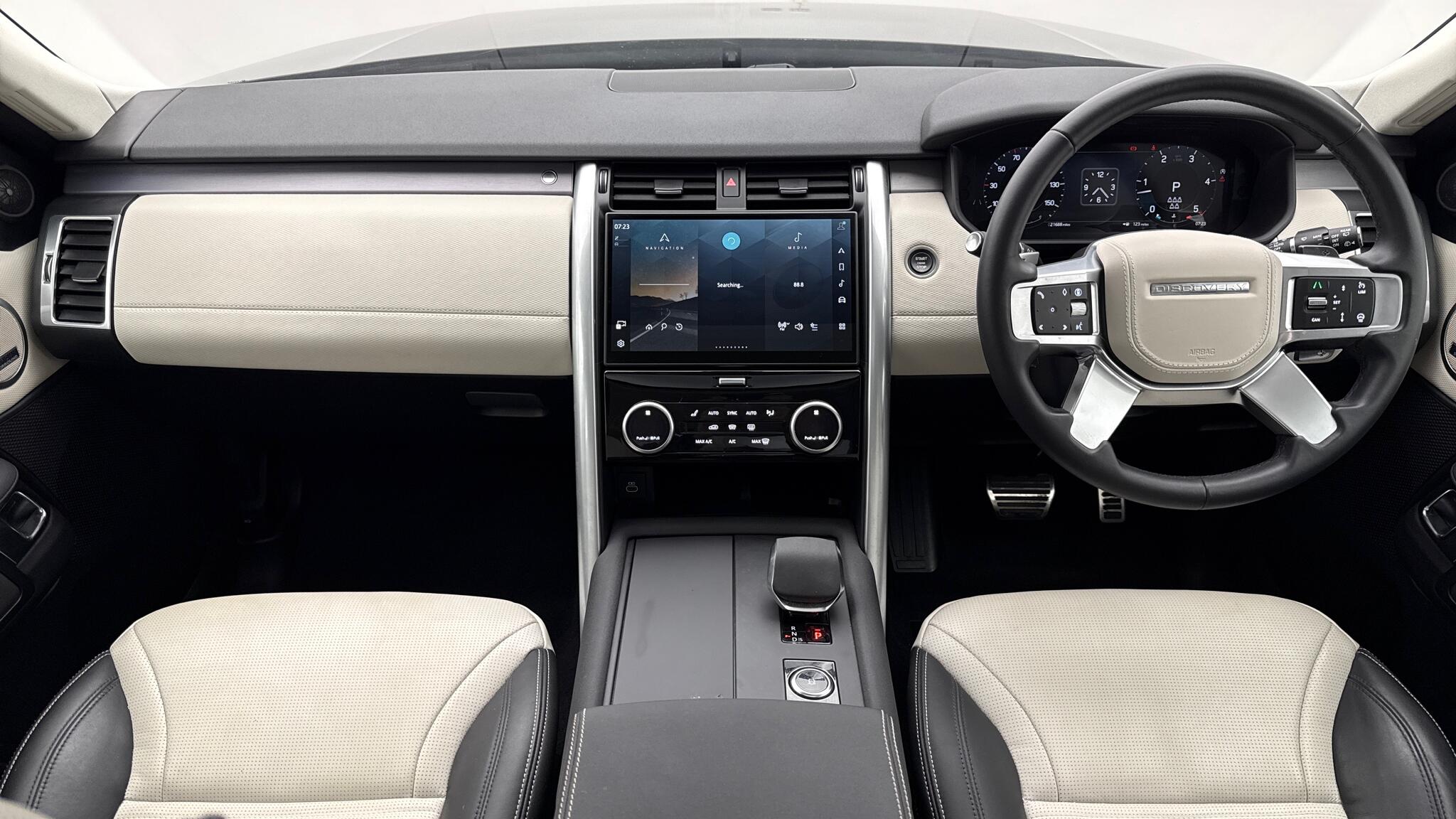 Land Rover Discovery view 9