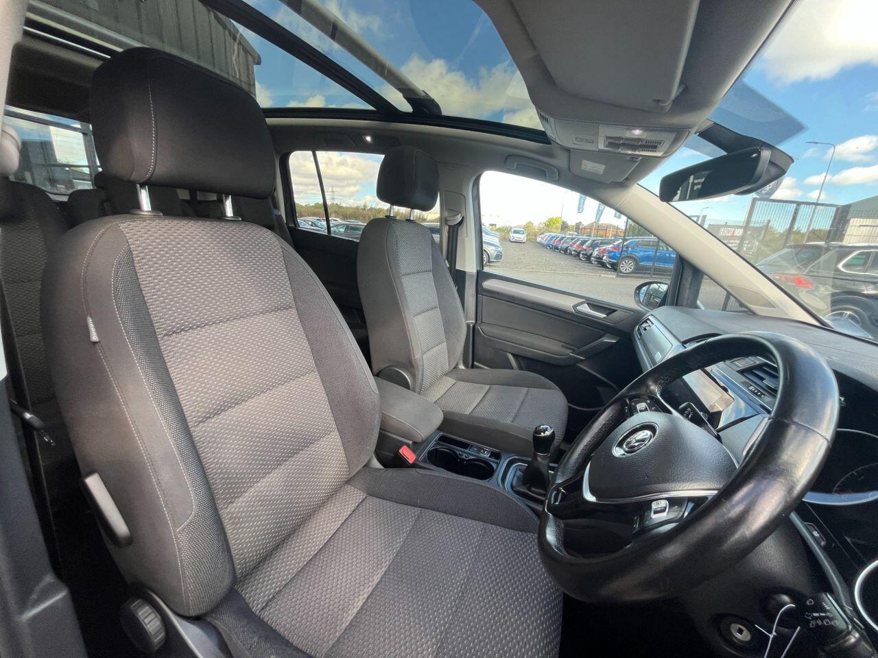 Volkswagen Touran view 12