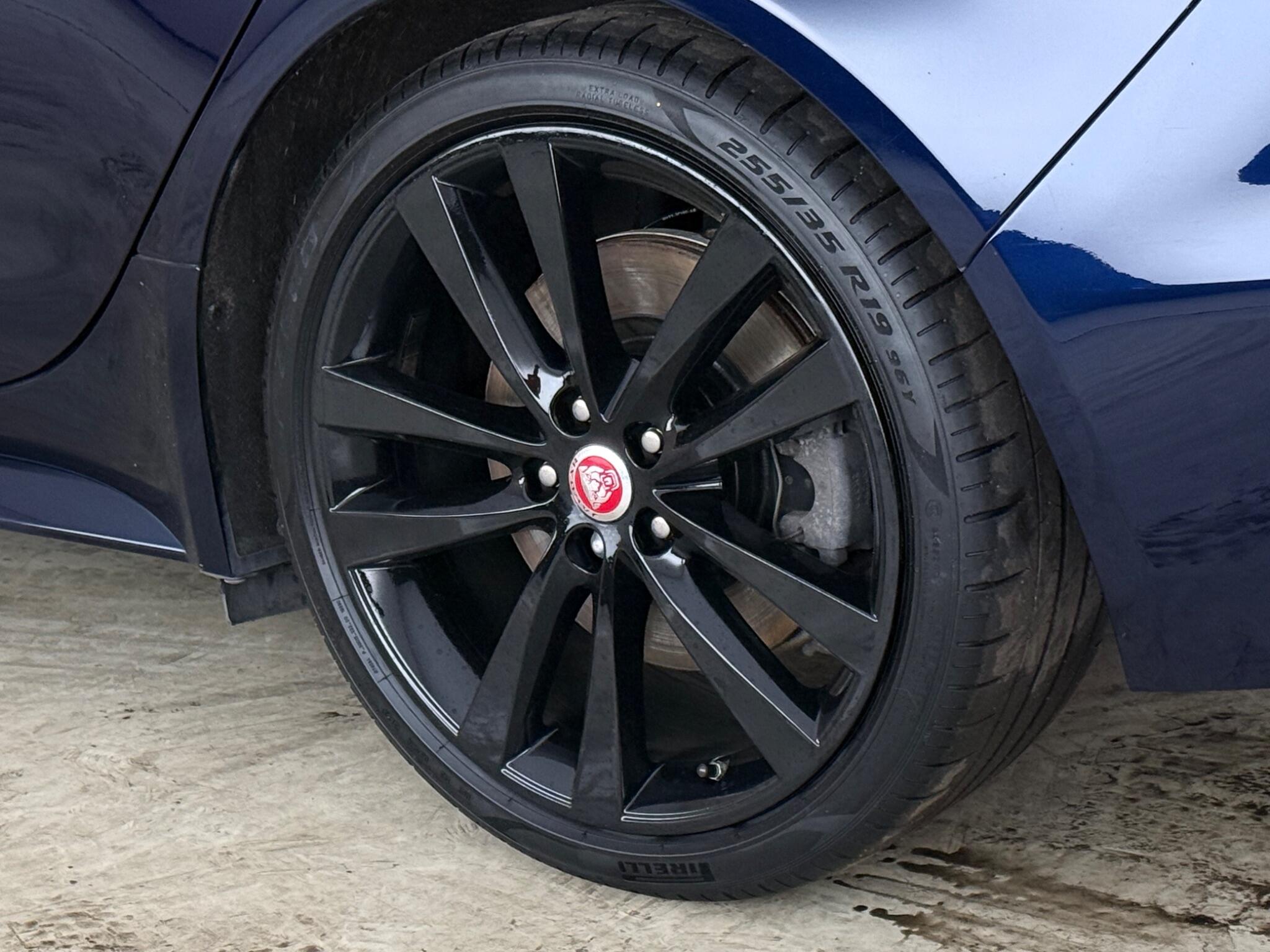 Jaguar Xe view 9