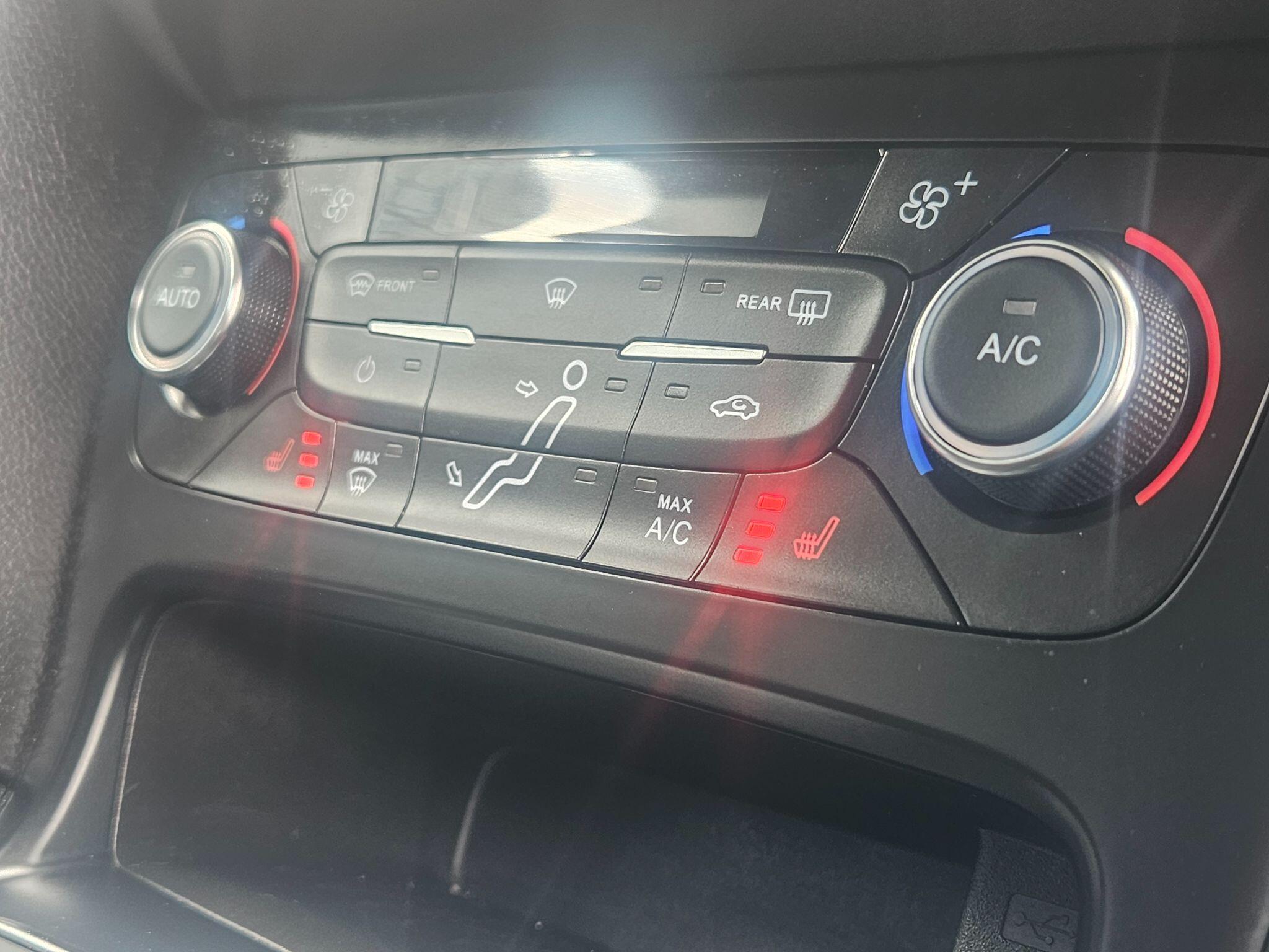 2017 Ford Focus image 31