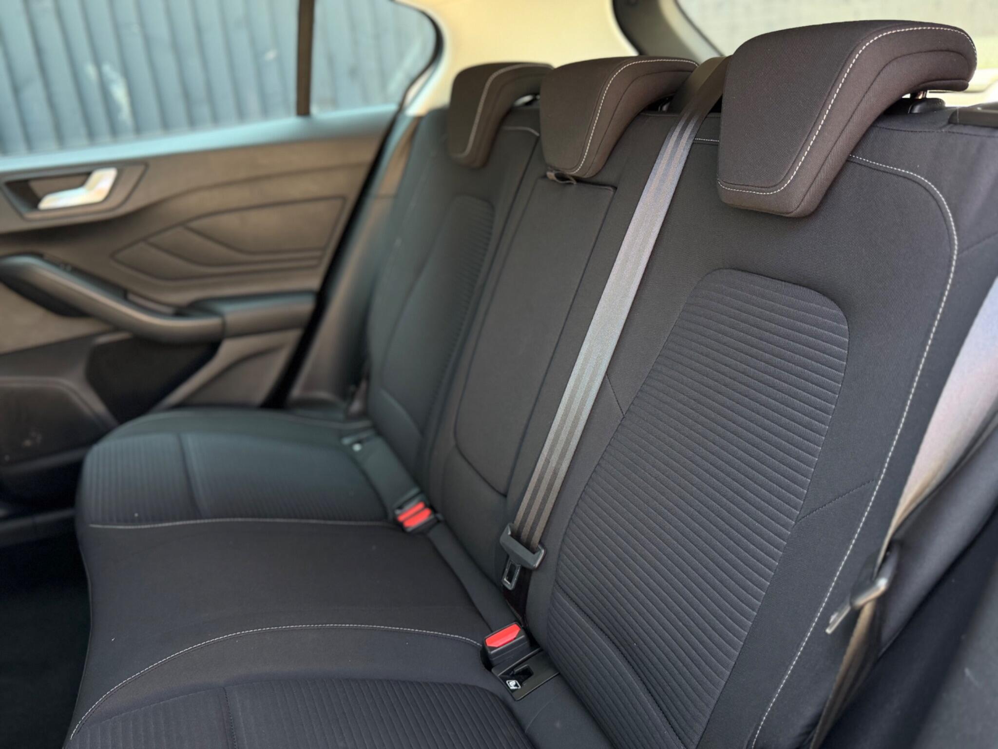 Ford Focus view 20