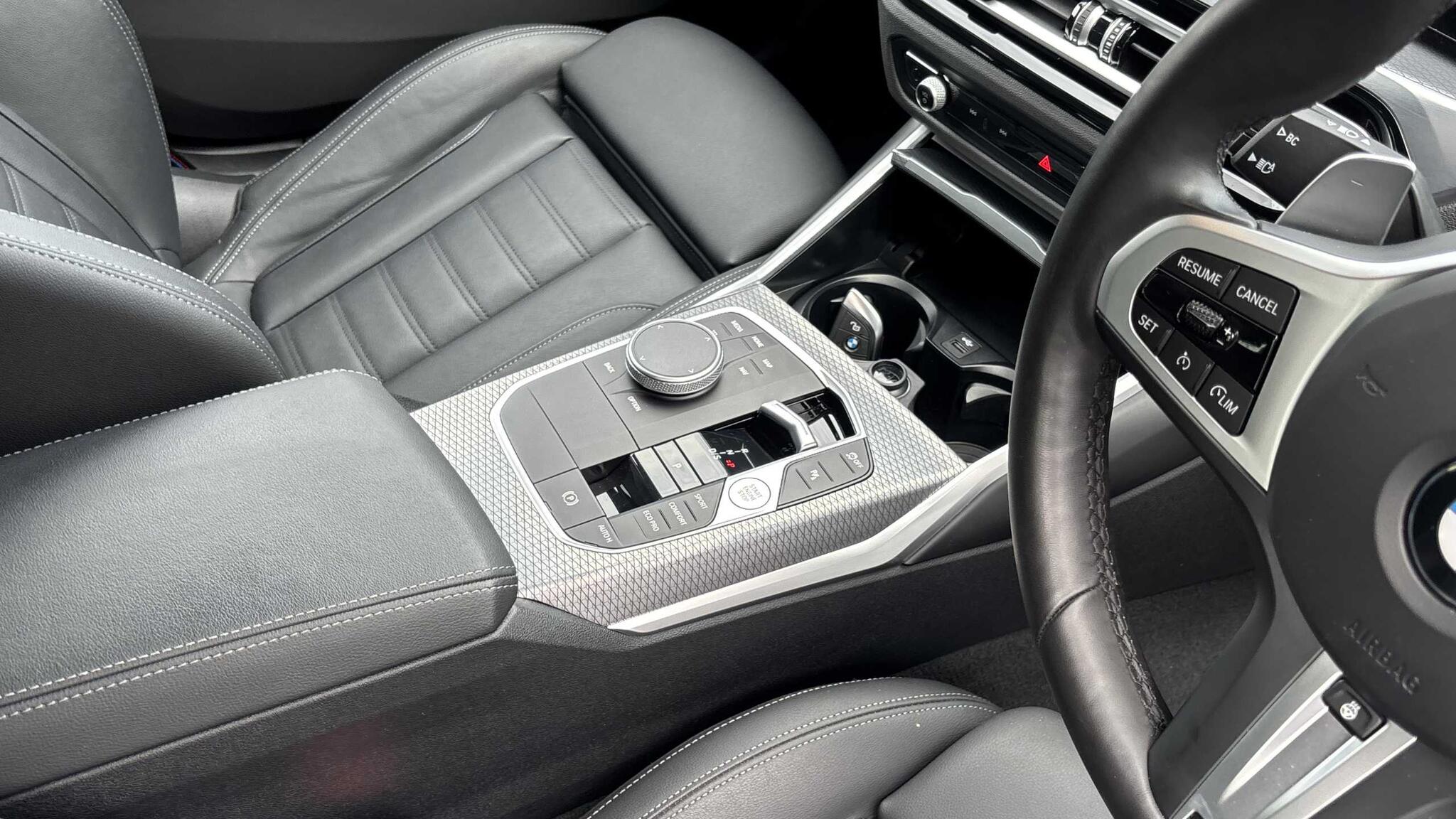 BMW 3 Series view 8