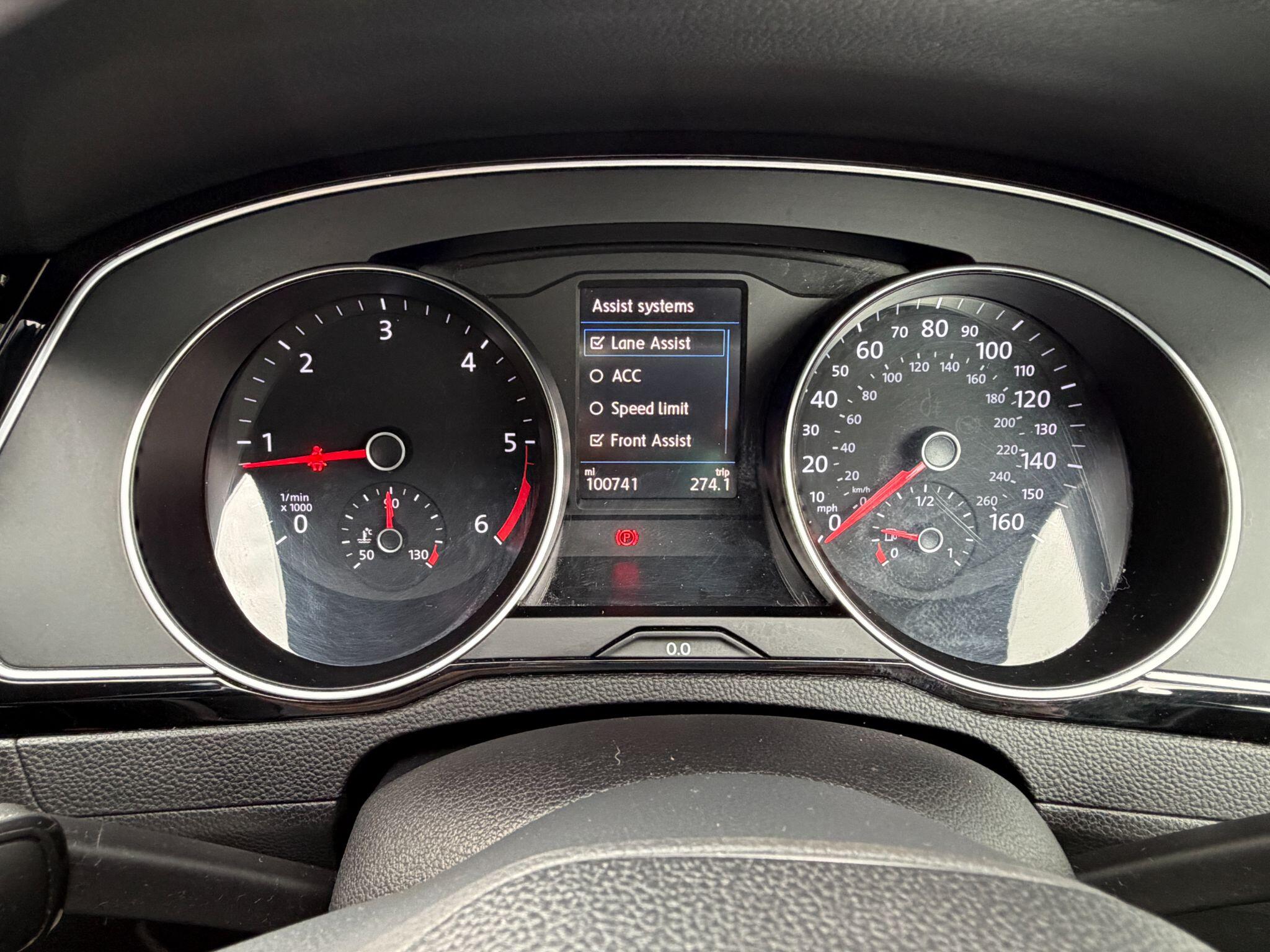 Volkswagen Passat view 28