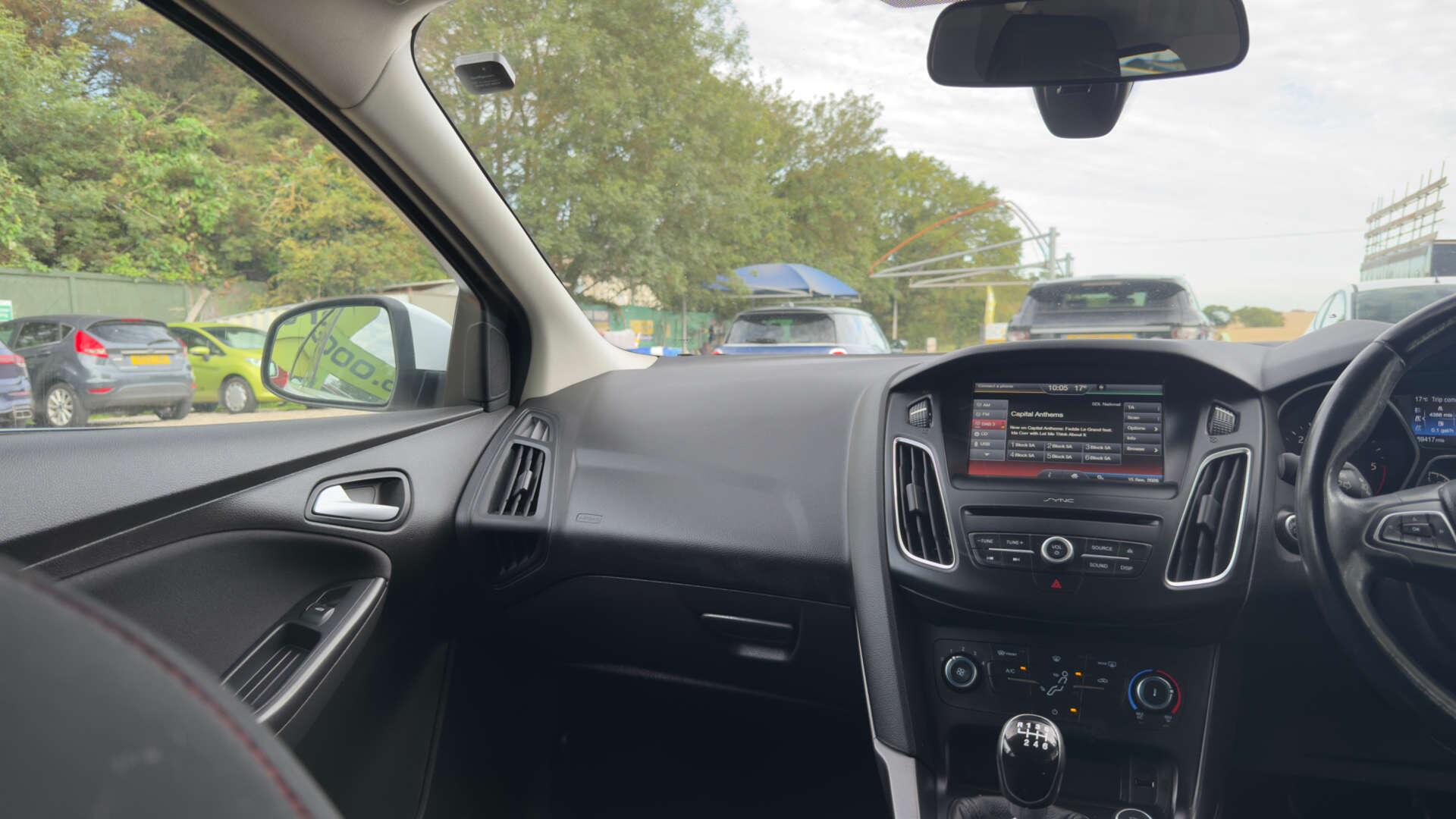 Ford Focus view 32
