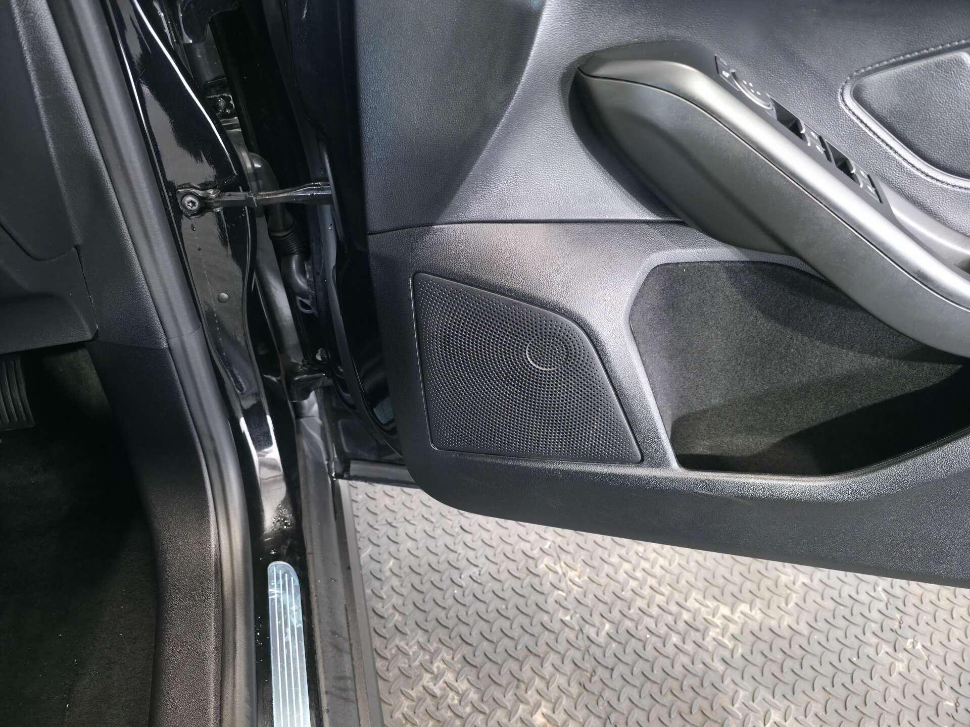 Ford Focus view 20