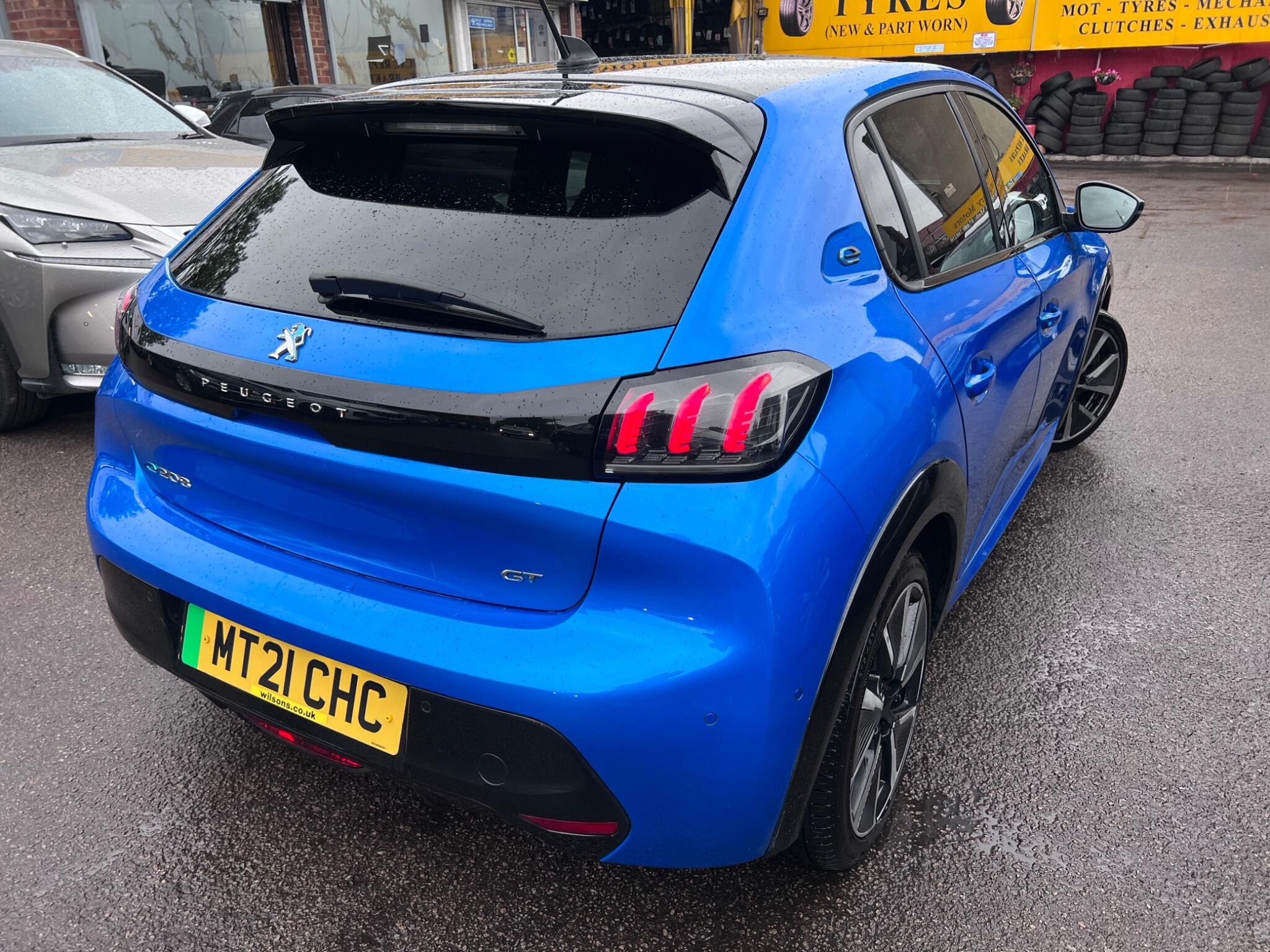 Peugeot E-208 view 9