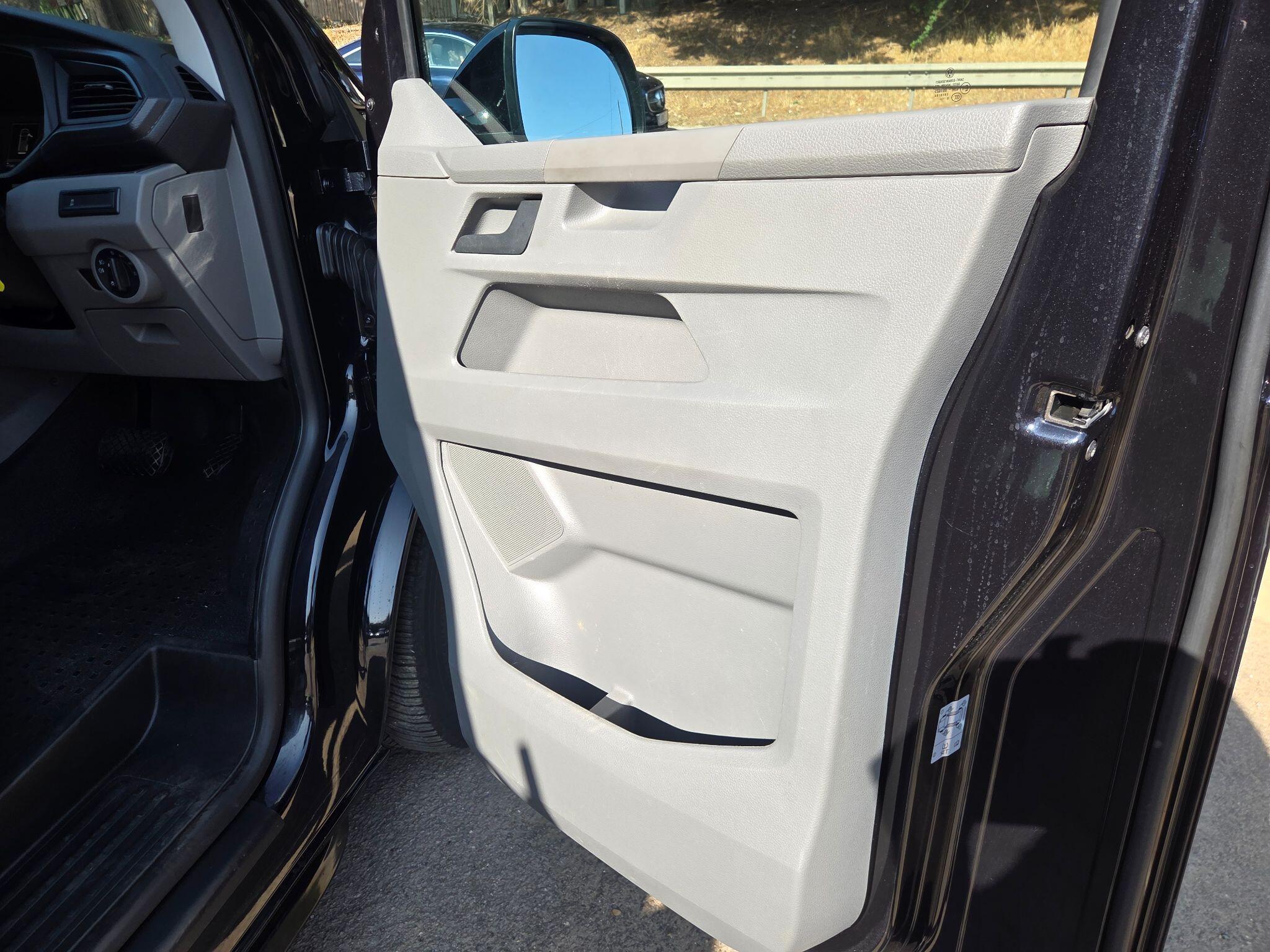 Volkswagen Transporter view 32
