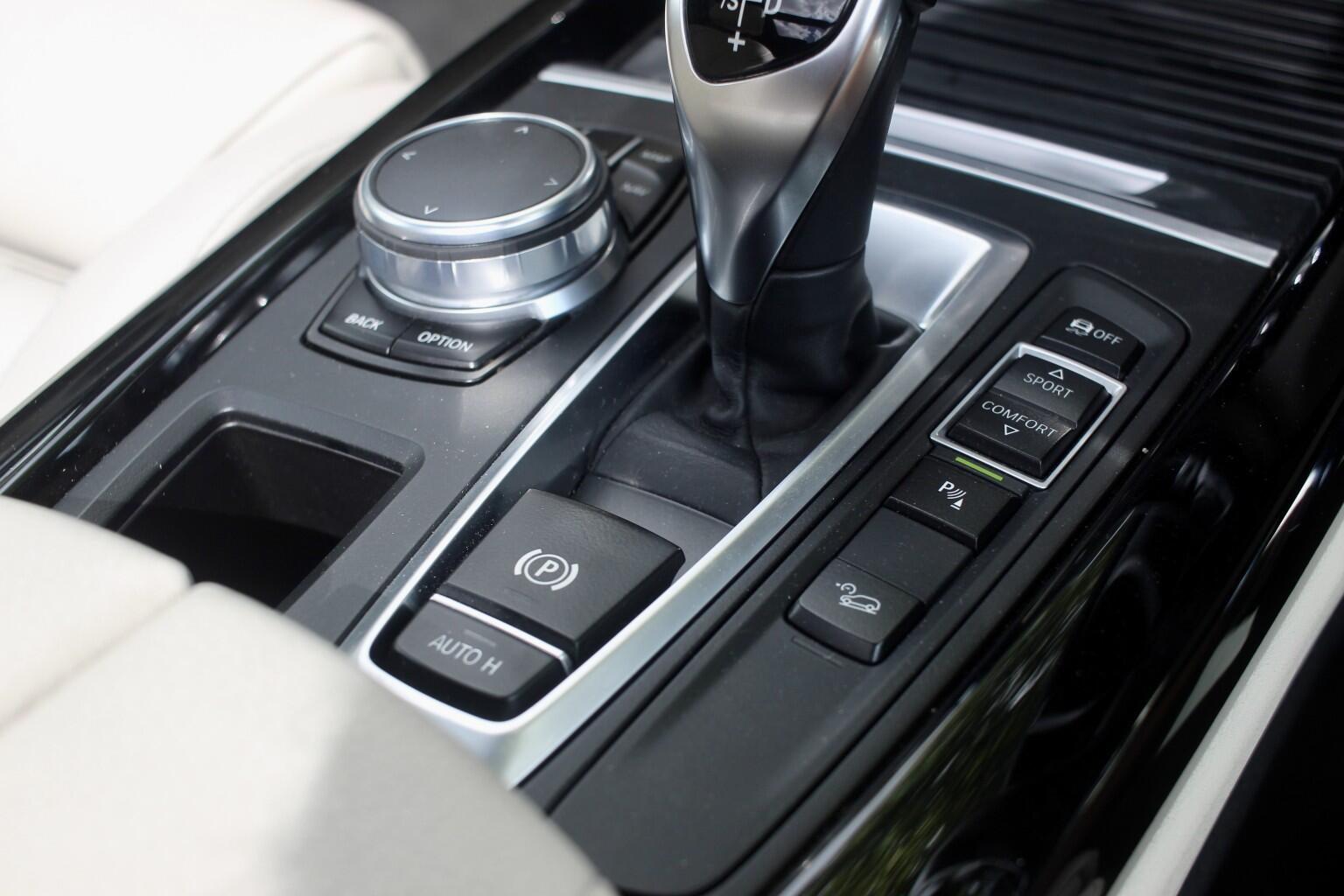BMW X5 view 20