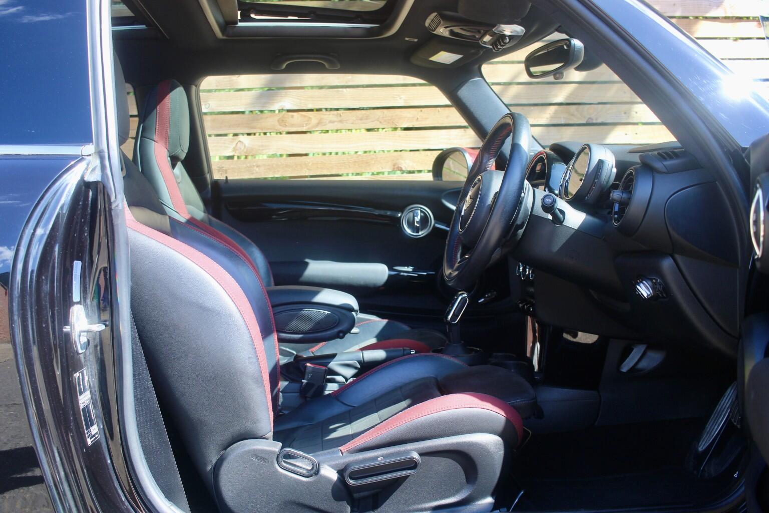 Mini Hatch view 7
