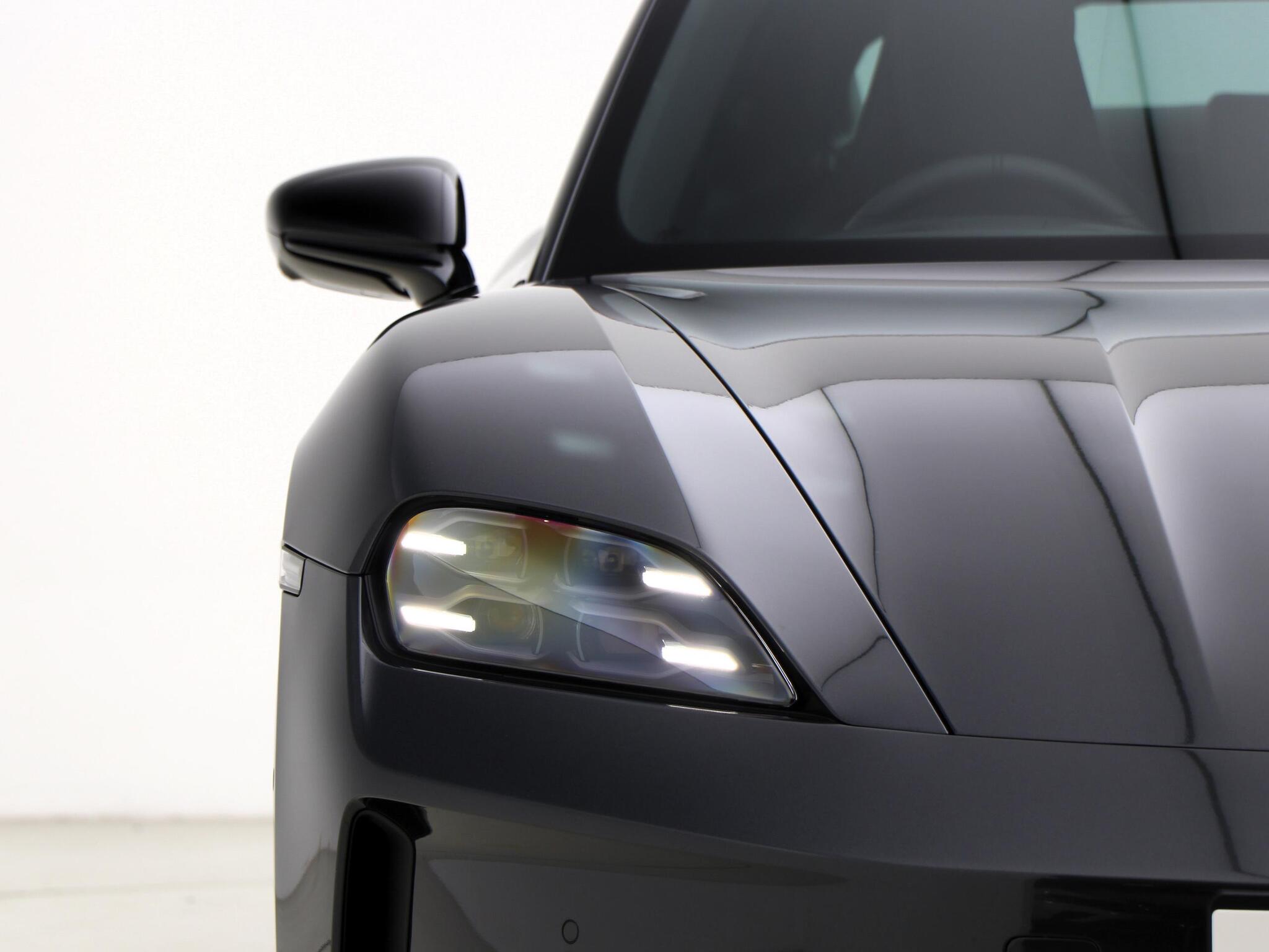 Porsche Taycan view 9
