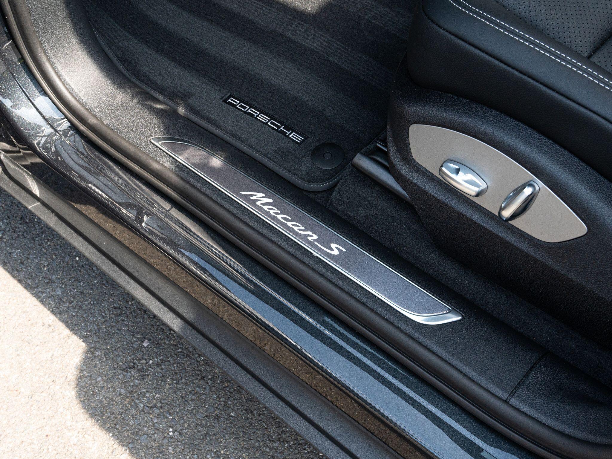 Porsche Macan view 24