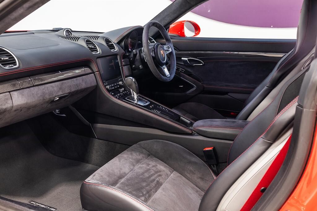 Porsche Cayman view 9