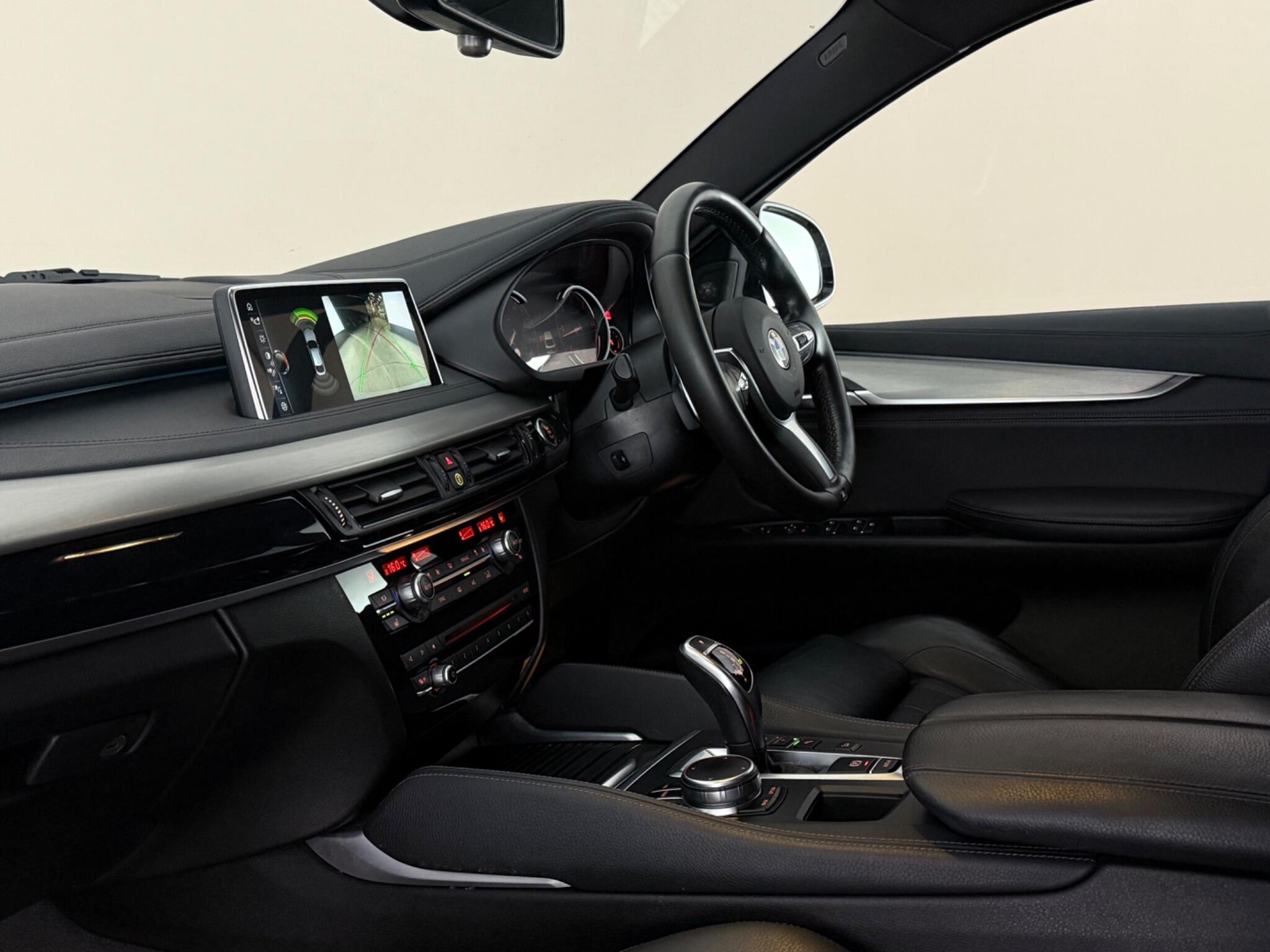 BMW X6 view 4