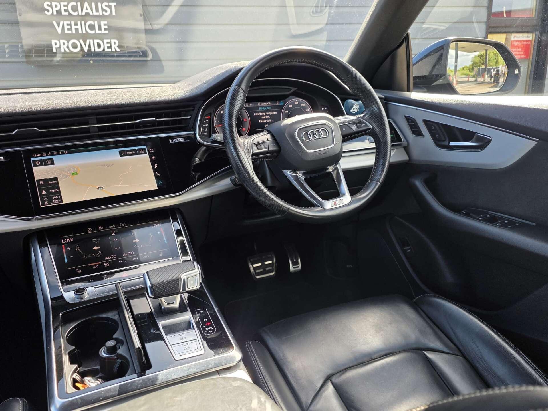 Audi Q8 view 18