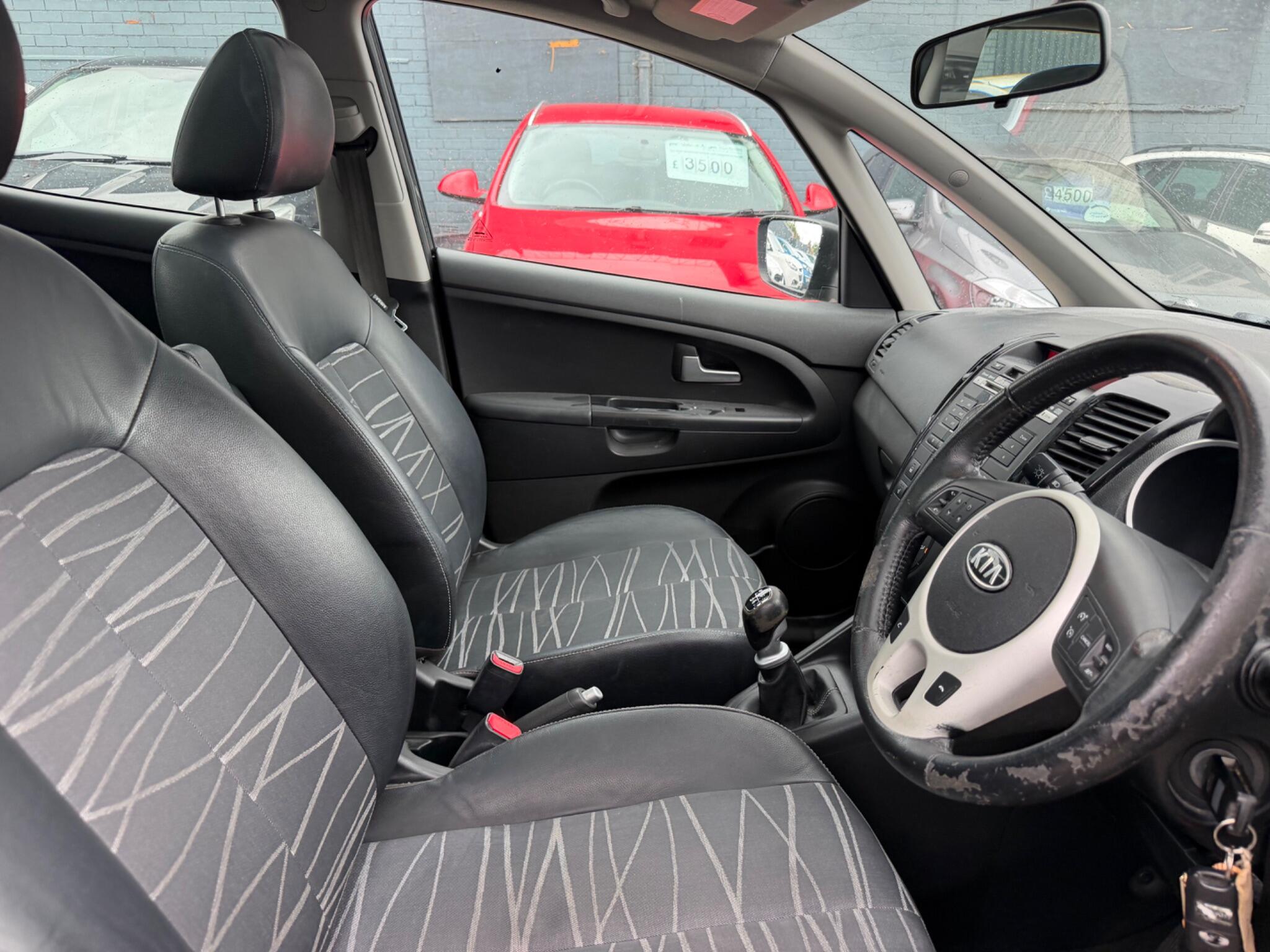 Kia Venga view 9
