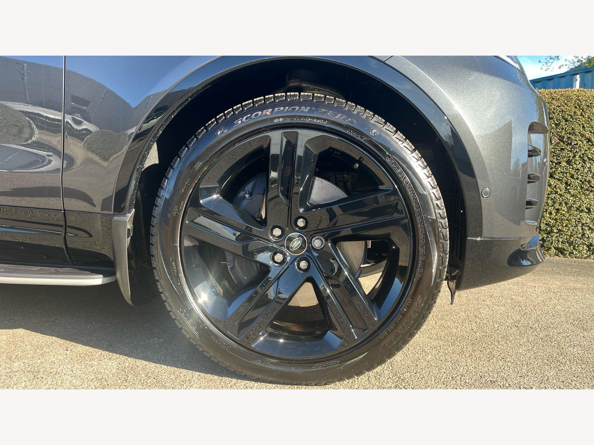 Land Rover Discovery view 9