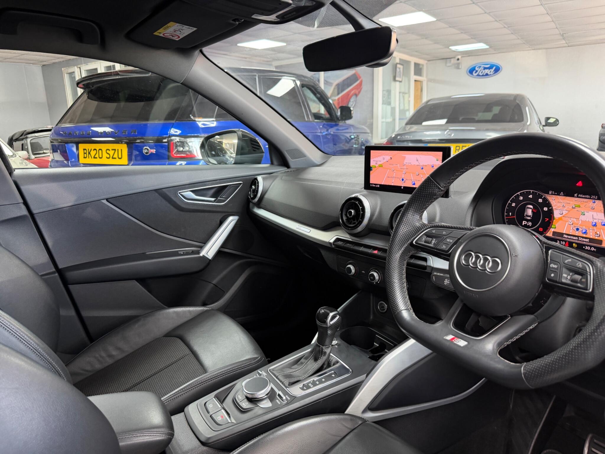 Audi Q2 view 10