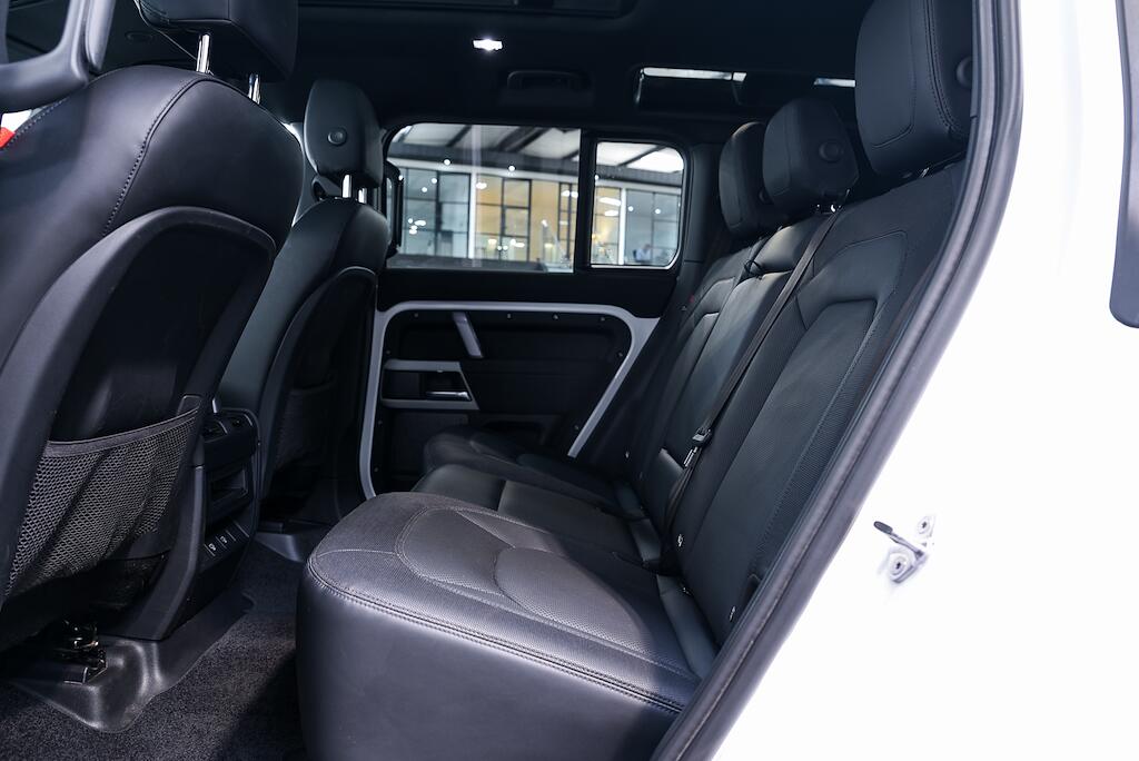 Land Rover Defender view 17