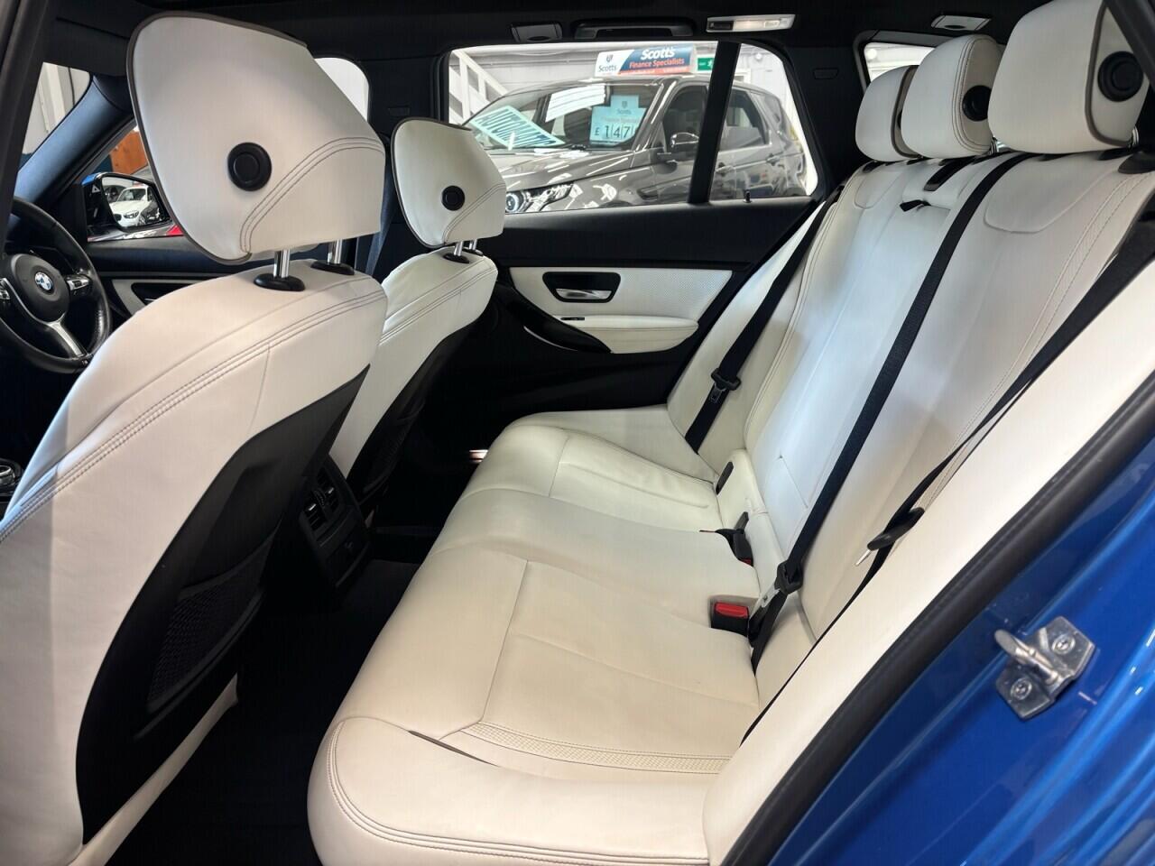 BMW 3 Series view 24