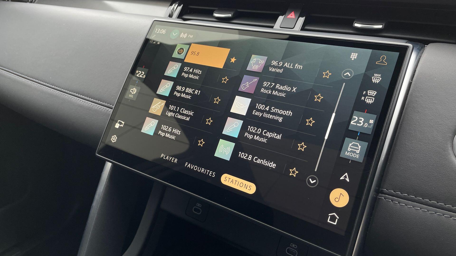 Land Rover Discovery Sport view 37