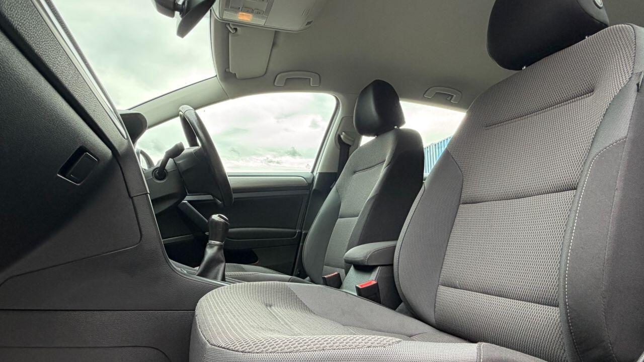 Volkswagen Golf view 9