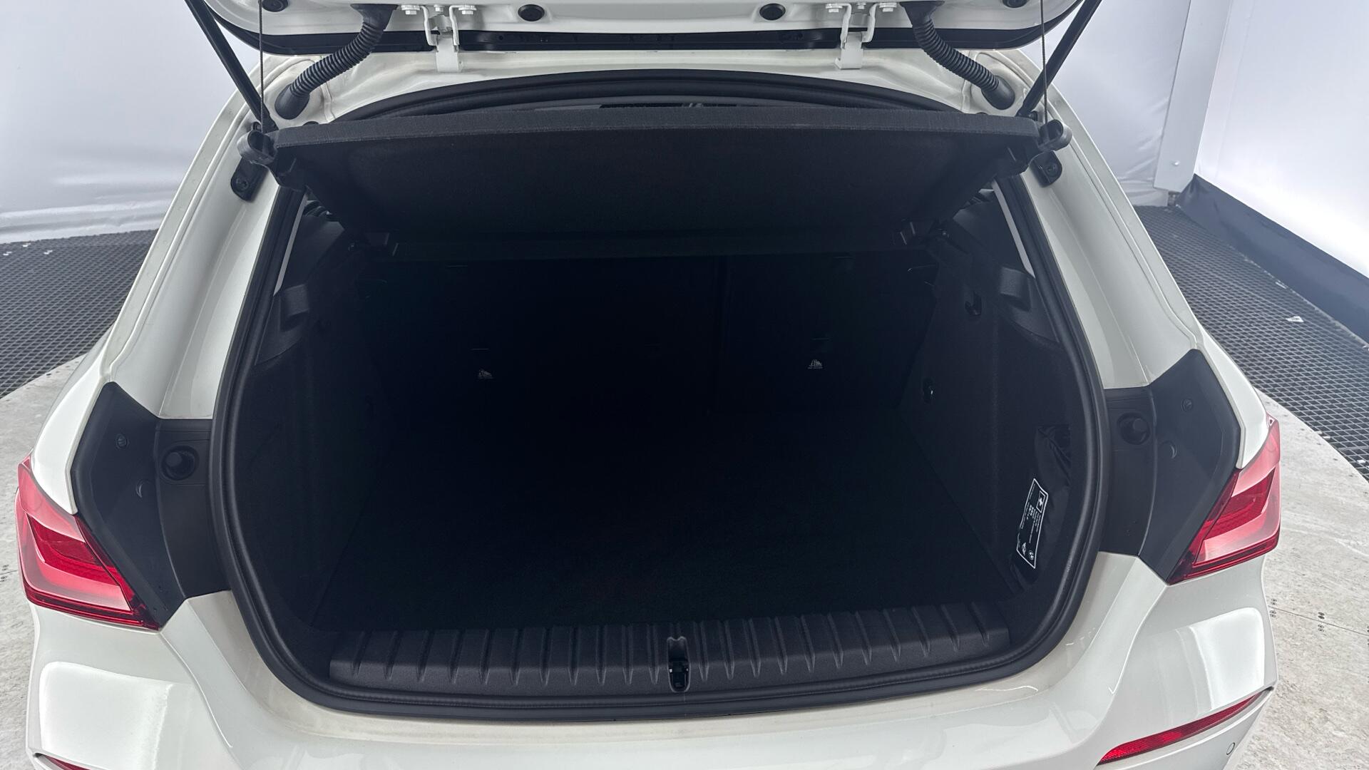 BMW 1 Series view 15