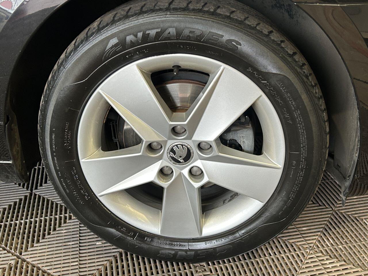 Skoda Octavia view 25