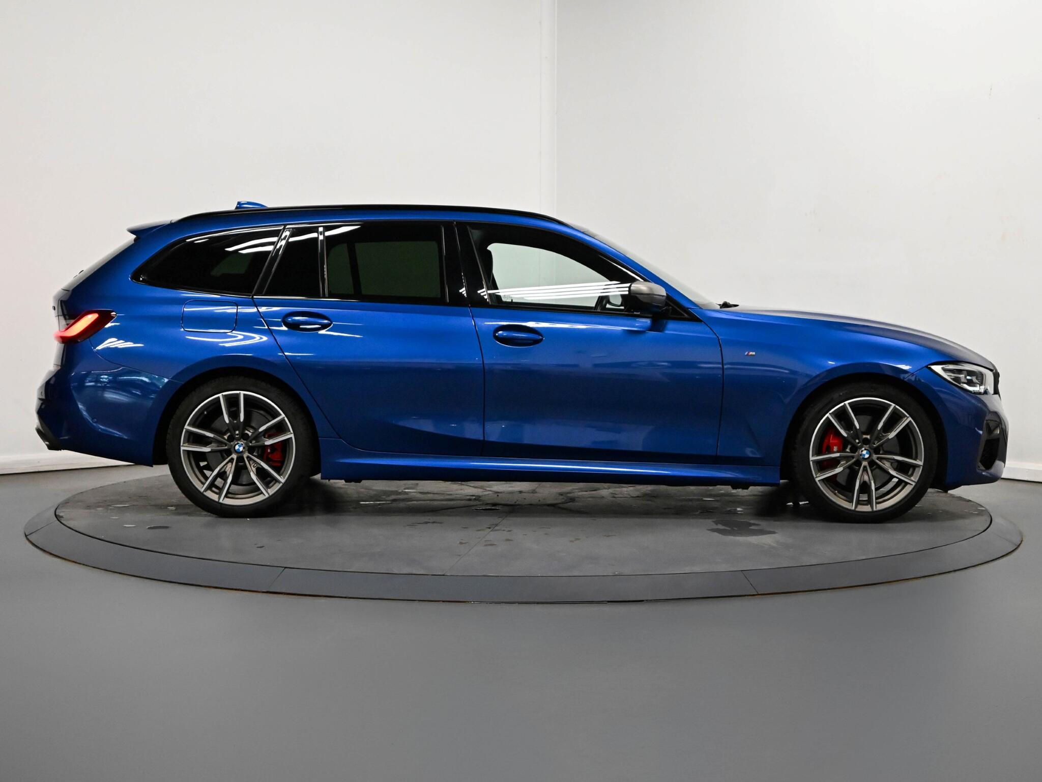 BMW 3 Series view 17