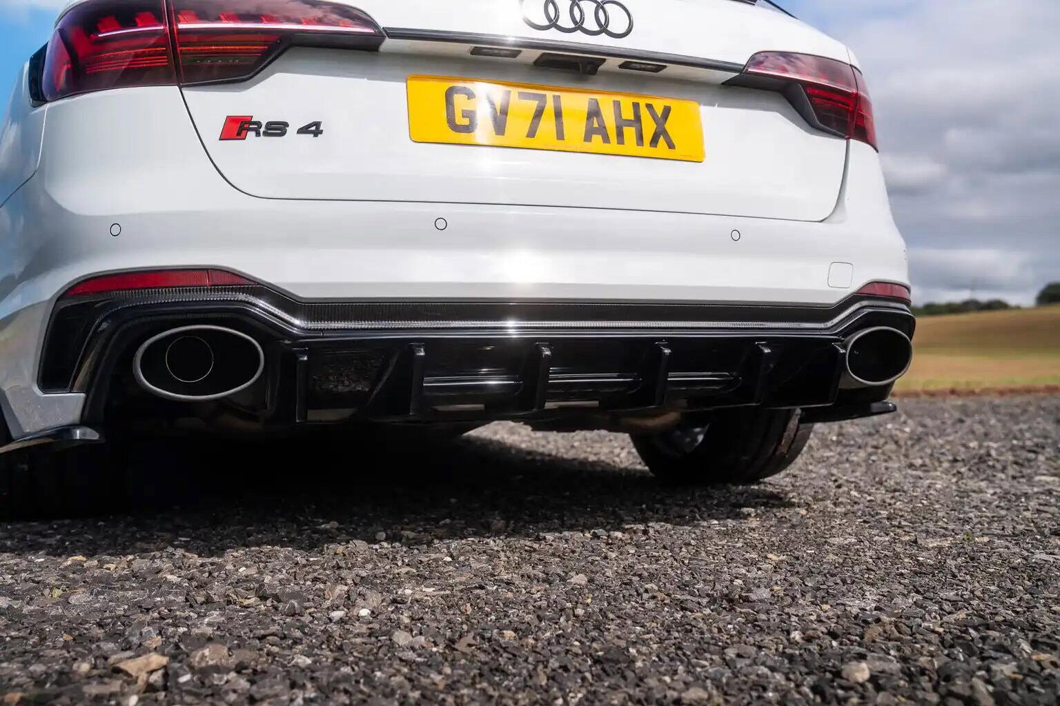 Audi RS4 Avant view 16