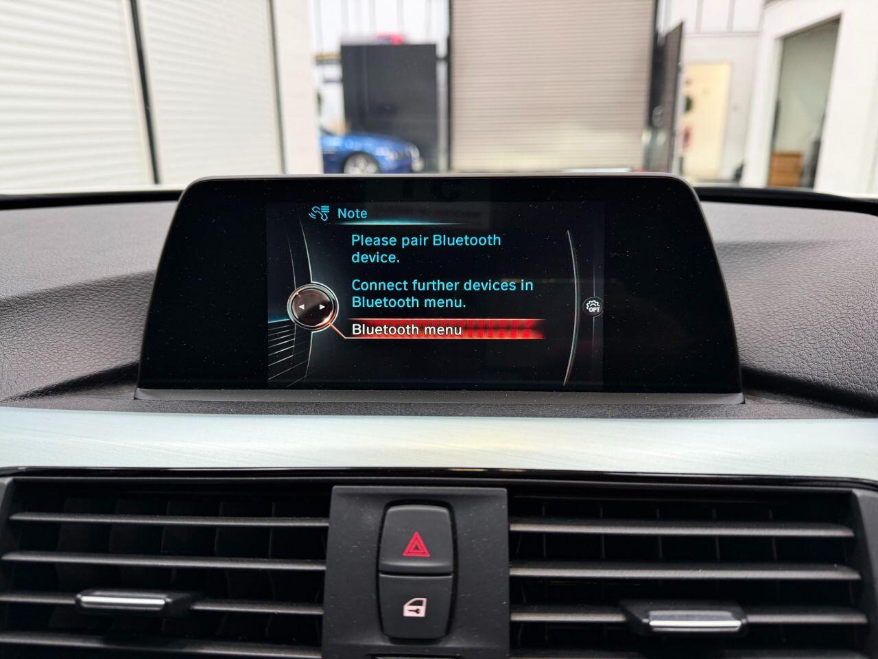 BMW 3 Series view 24