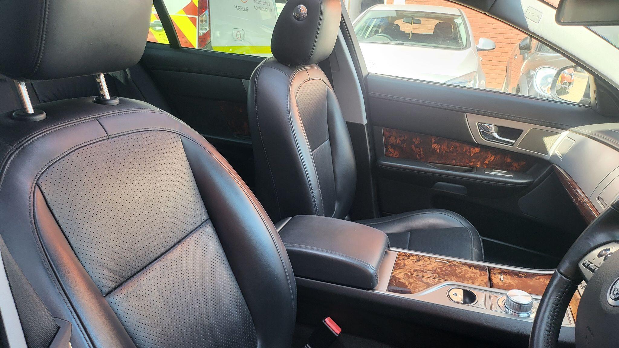 Jaguar XF view 15