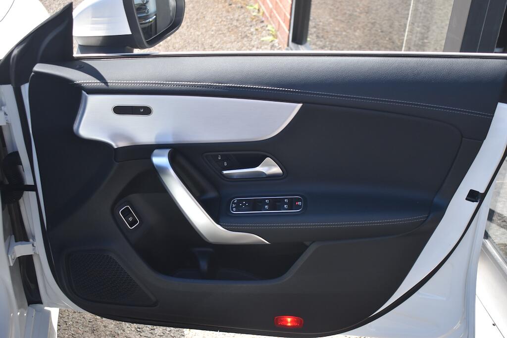 Mercedes-Benz Cla view 28