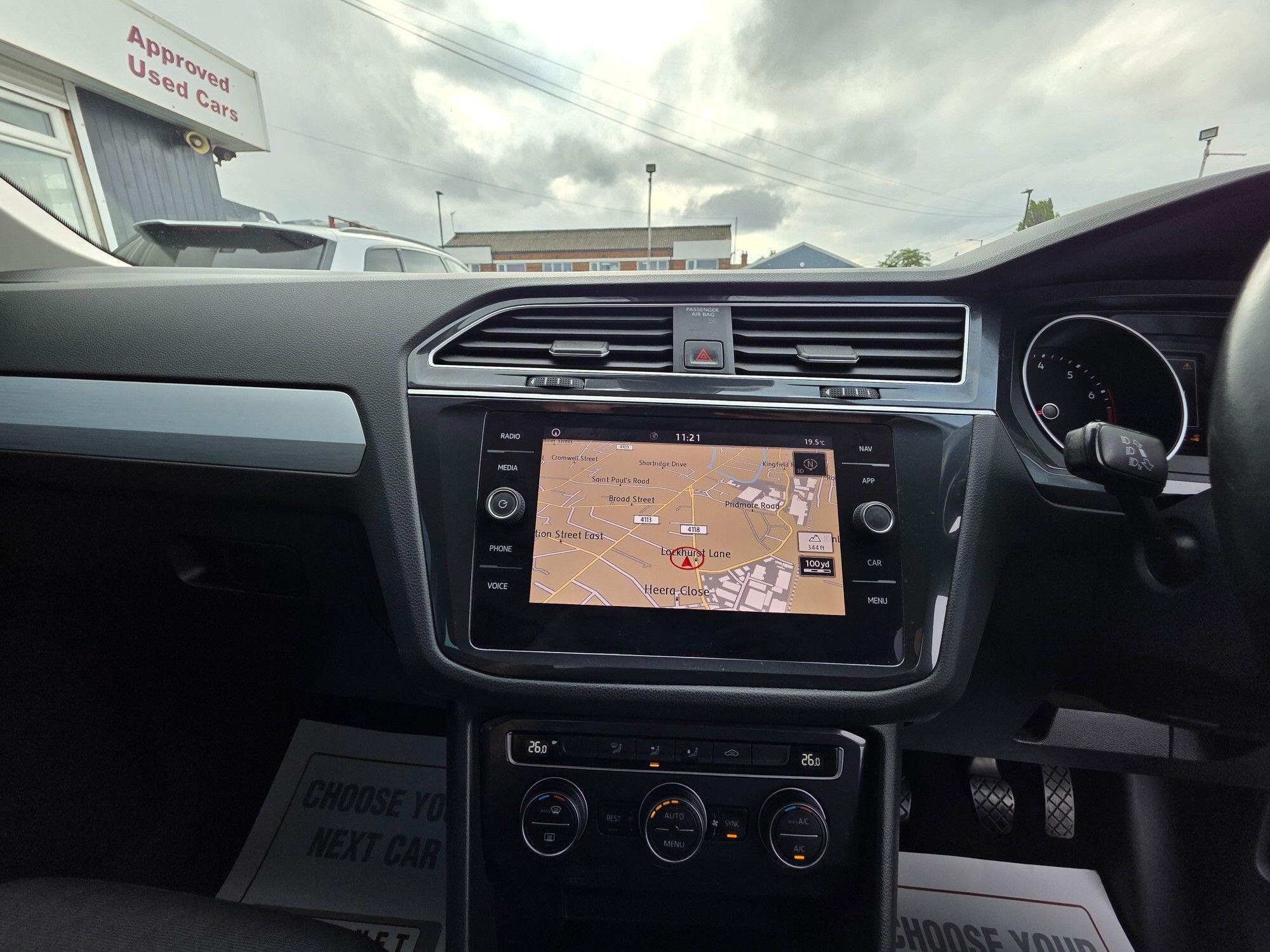 Volkswagen Tiguan view 2